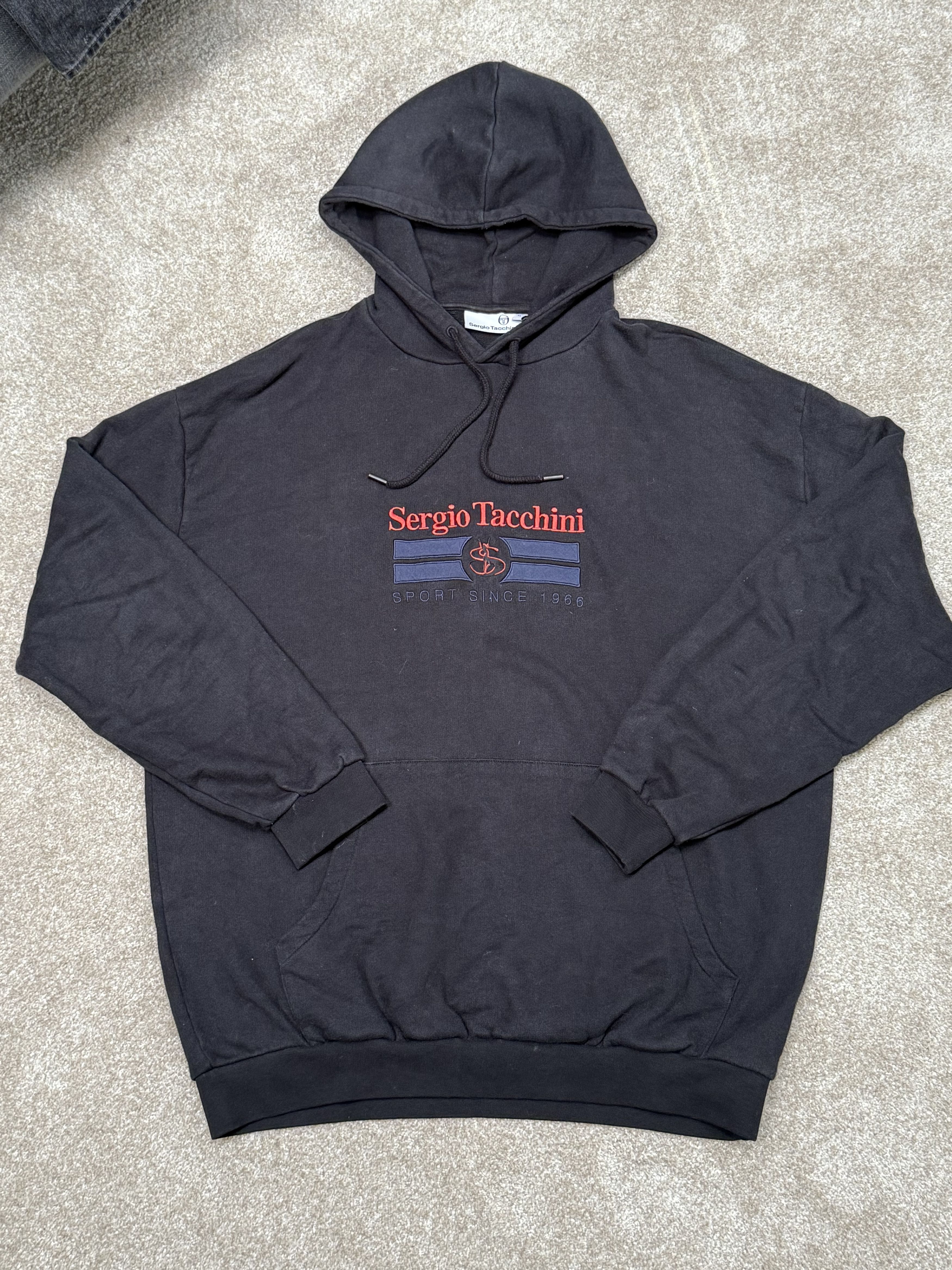 Sergio Tacchini × YARDSALE Sergio Tacchini x Yardsale Logo Hoodie Black | Size: XL Size US XL / EU 56 / 4 - 1 Thumbnail