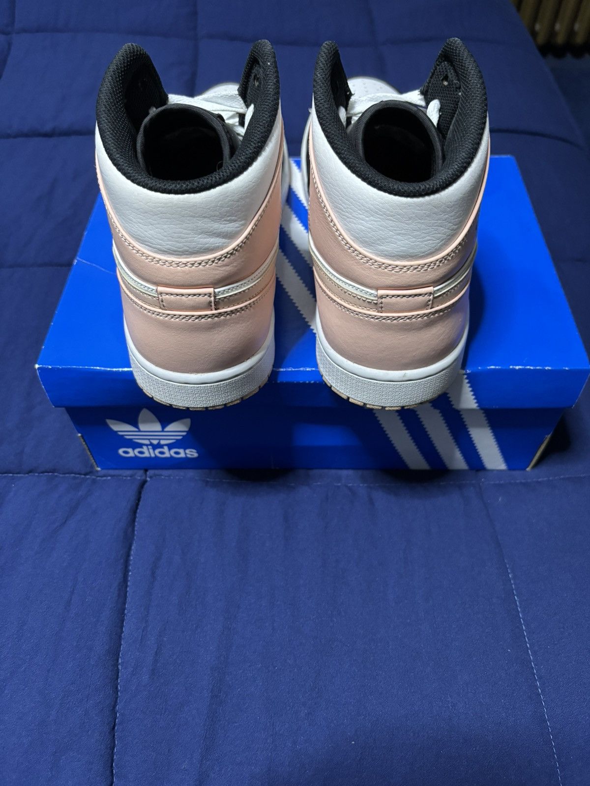 Jordan Brand Air Jordan 1 Mid Crimson Tint 2021 Size 11.5 Size US 11.5 / EU 44-45 - 5 Thumbnail