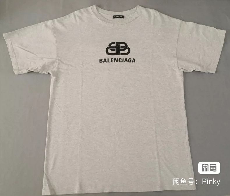 Balenciaga Balenciaga Short Sleeve T-Shirt, Almost New, Grey Lock扣 Le Size US XXS / EU 40 - 1 Thumbnail
