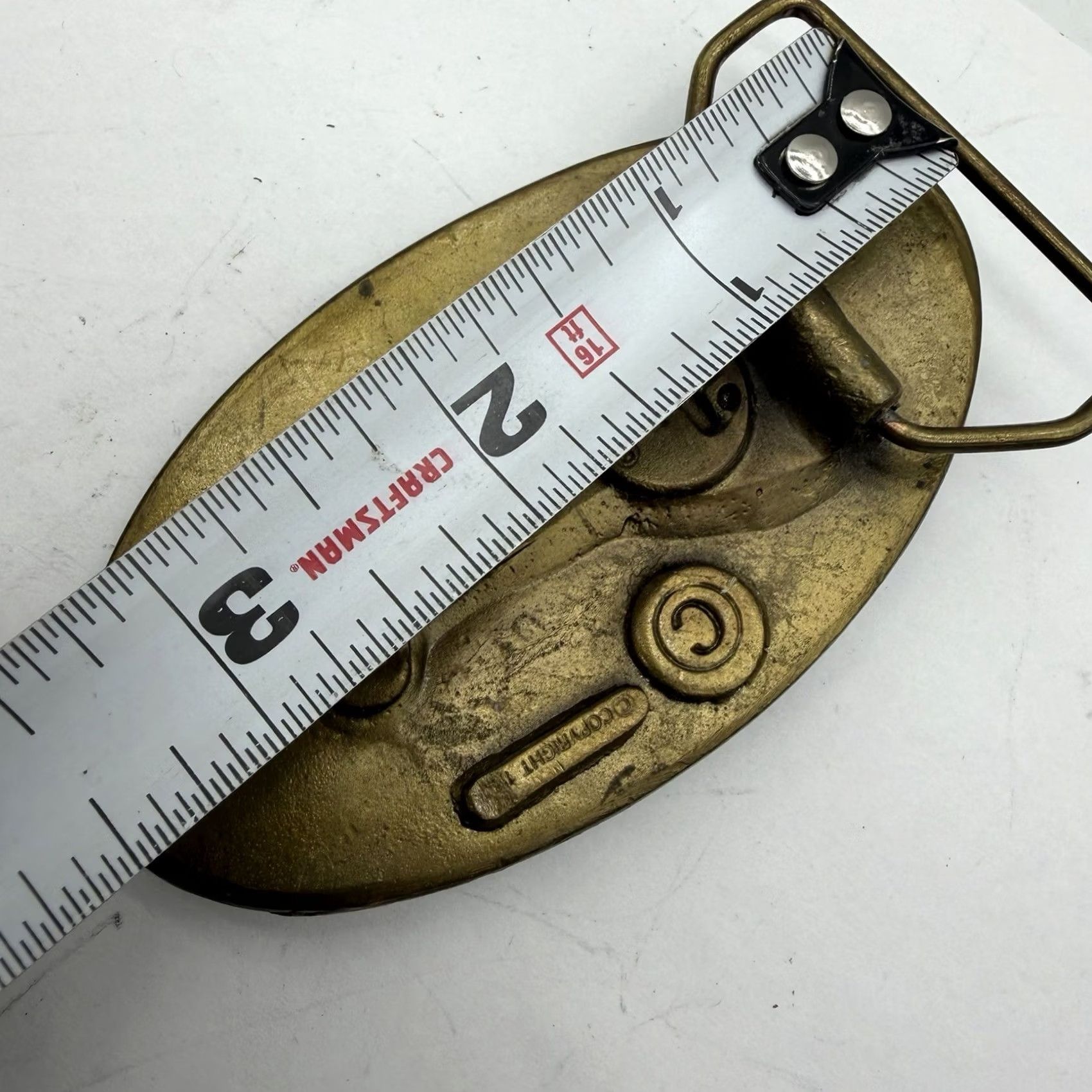 Vintage VINTAGE AJ DEZY Belt Buckle Skier Brass Enameled Bronze 1970s Downhill Cross County Adult Unisex Sports Size ONE SIZE - 4 Thumbnail