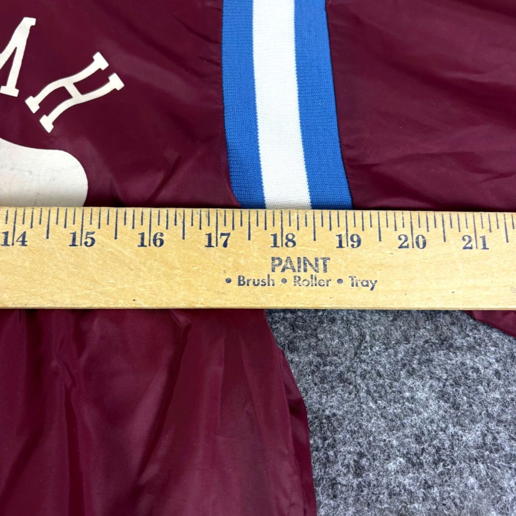 Champion VINTAGE Champion Jacket Windbreaker Mens Small Maroon Zip Hooded Size US S / EU 44-46 / 1 - 3 Thumbnail