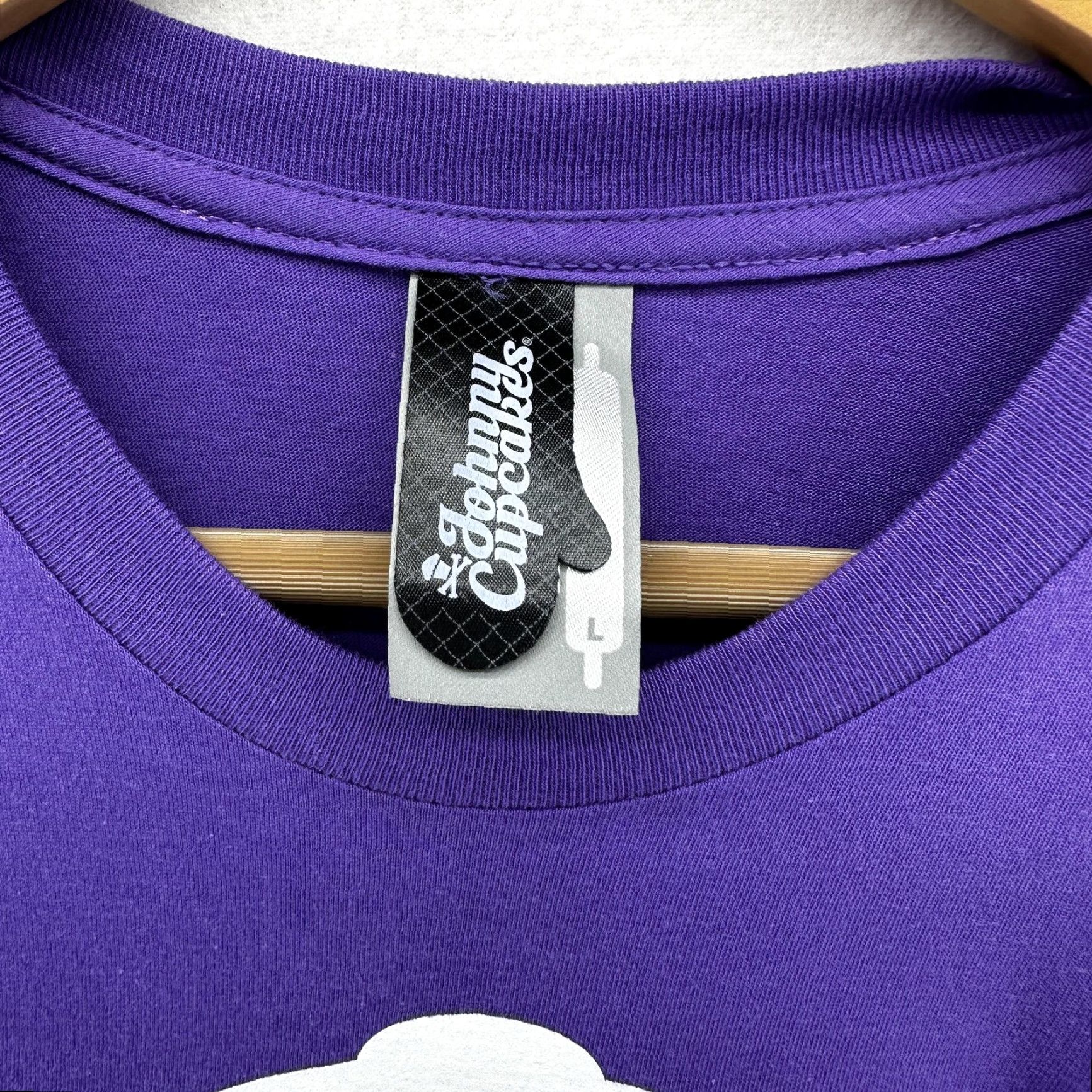 Johnny Cupcakes Johnny Cupcakes Shirt Mens Large Purple Skull Crossbones Cupcake Graphic Tee Size US L / EU 52-54 / 3 - 2 Thumbnail