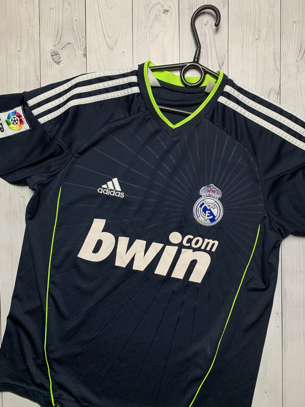Adidas × Vintage Vintage adidas Real Madrid soccer jersey size Xs/S Size US XS / EU 42 / 0 - 2 Thumbnail