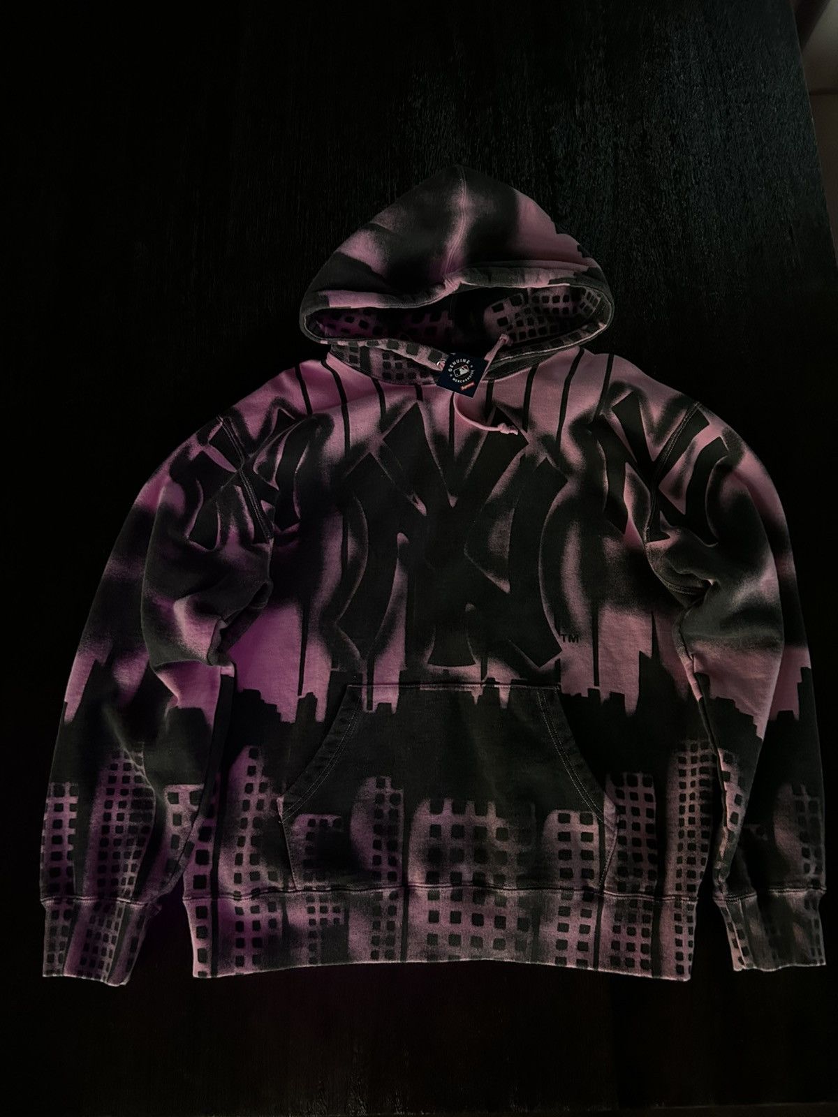 MLB × Supreme Supreme x Yankees collab in pink Size US M / EU 48-50 / 2 - 1 Thumbnail
