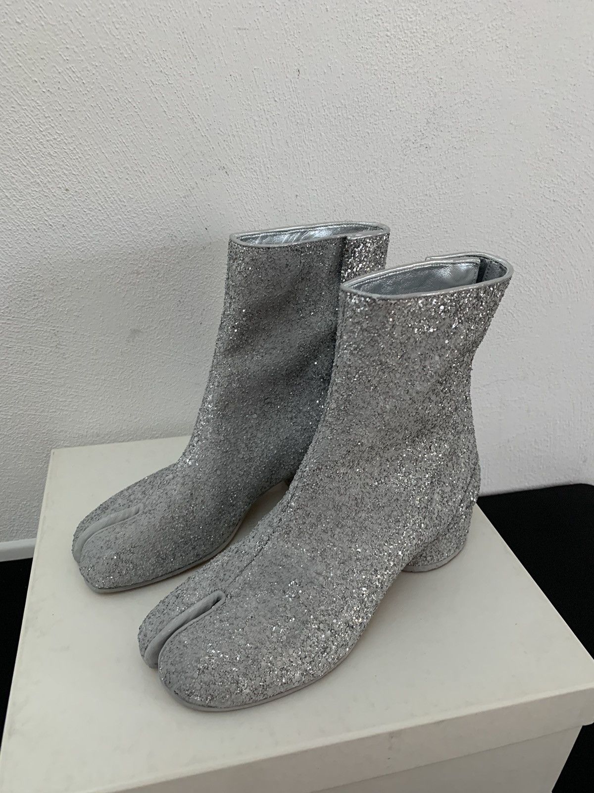 Maison Margiela Maison Margiela Silver Tabi Boots Size US 6.5 / IT 36.5 - 7 Thumbnail