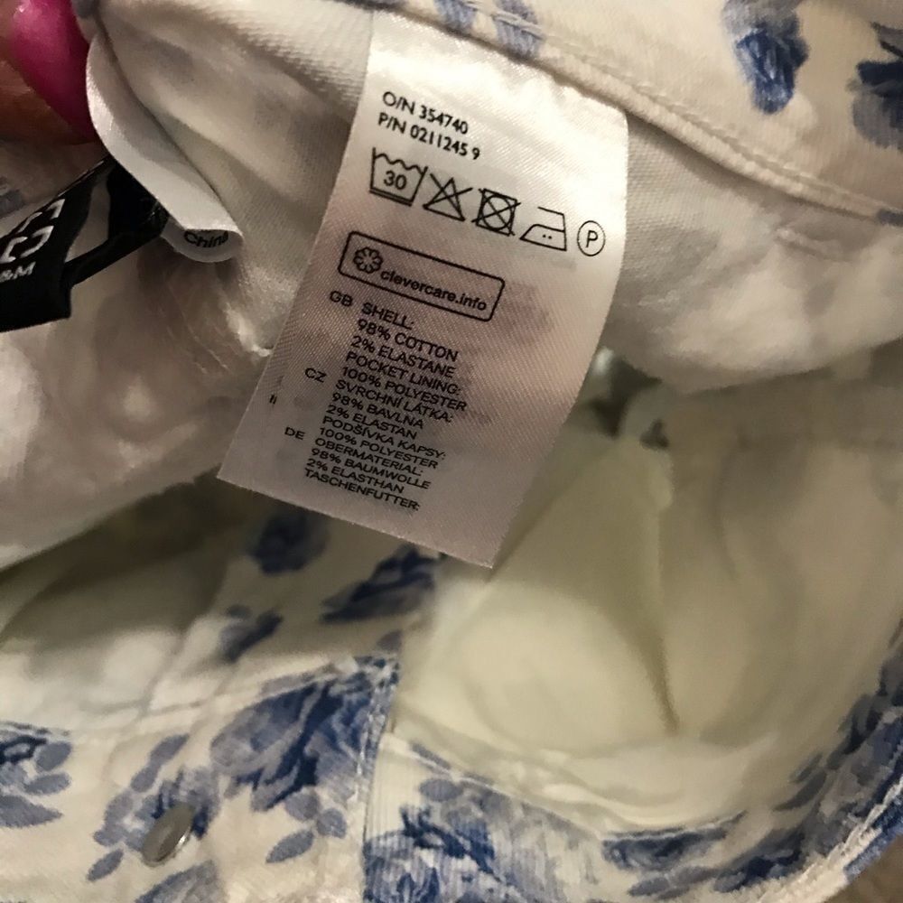 Other NWT H&M divided shorts white blue flower Size 4 Size 27" / US 4 / IT 40 - 7 Thumbnail
