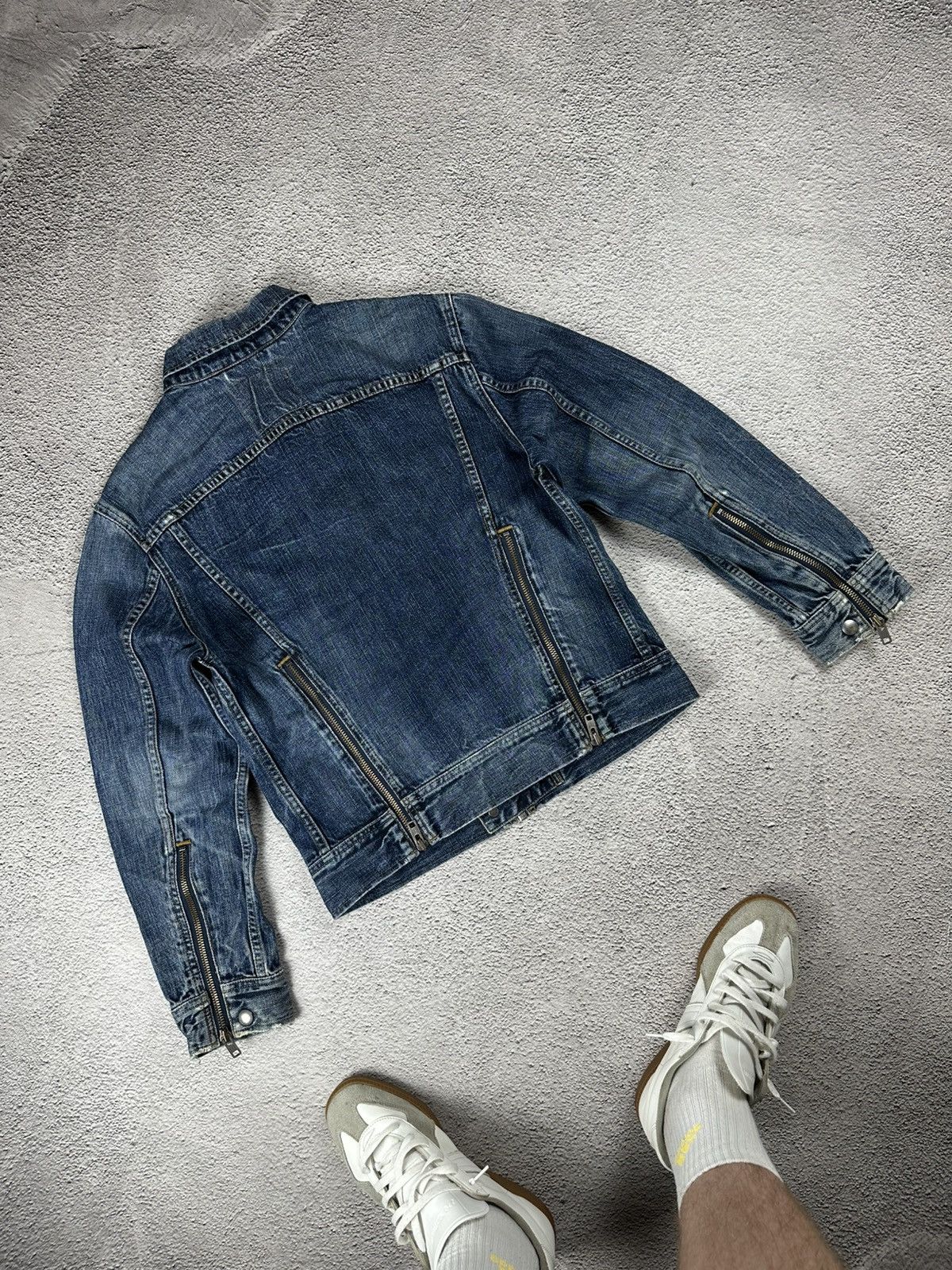 Levi's Vintage Clothing Vintage Levi’s Woman’s Denim Jean 90s Jacket Faded Style Size M / US 6-8 / IT 42-44 - 4 Thumbnail