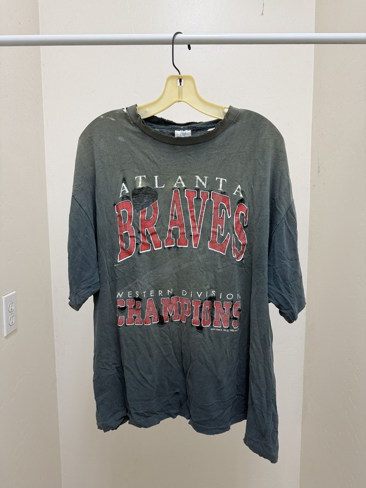 Vintage Vintage Atlanta Braves Champions Distressed T-Shirt Size US XL / EU 56 / 4 - 1 Thumbnail