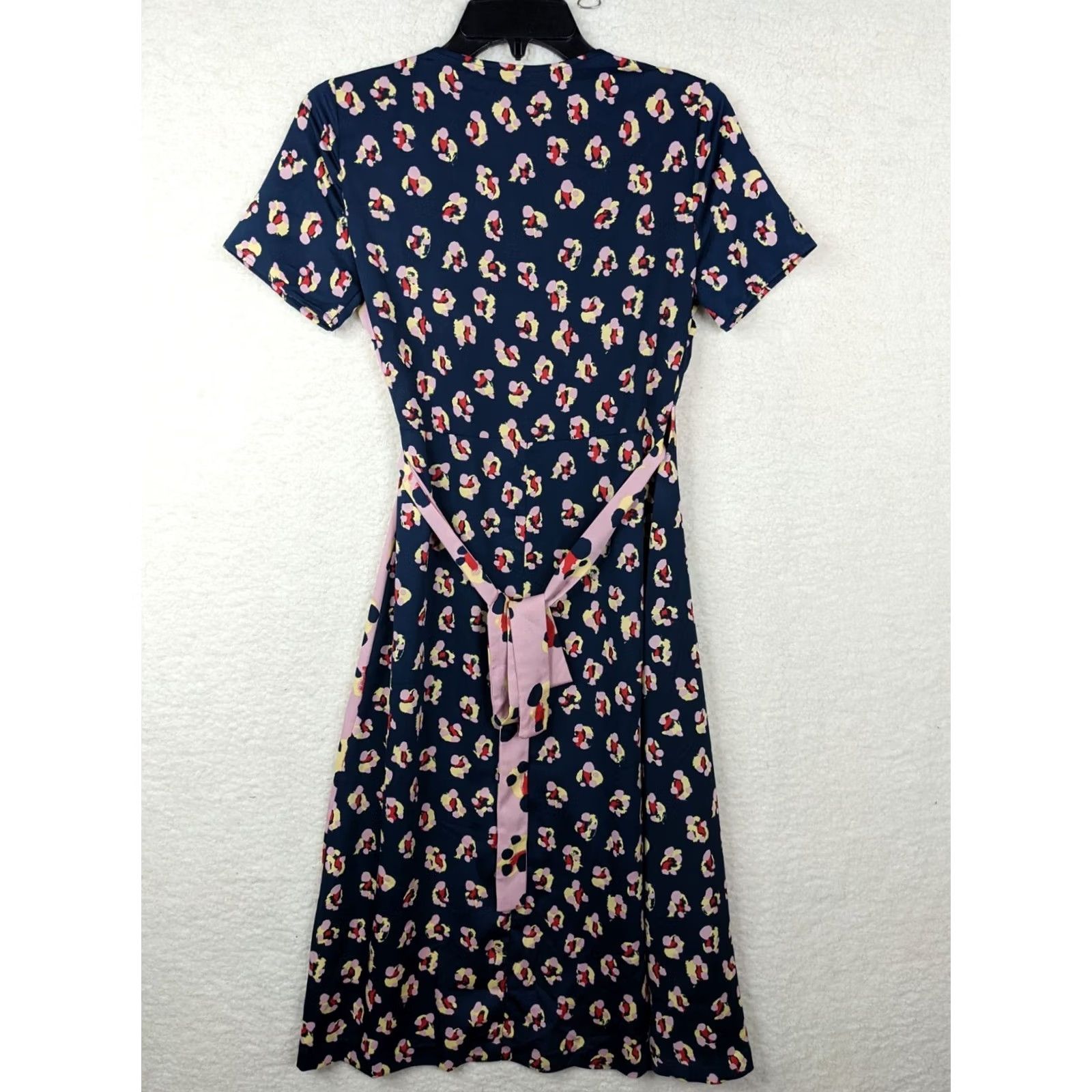 BCBGeneration BCBGeneration Dress Pink Floral Short Sleeve XS V-Neck Wrap A-Line Women's 100% Polyester Knee Length Size 26" / US 2 / IT 38 - 2 Thumbnail