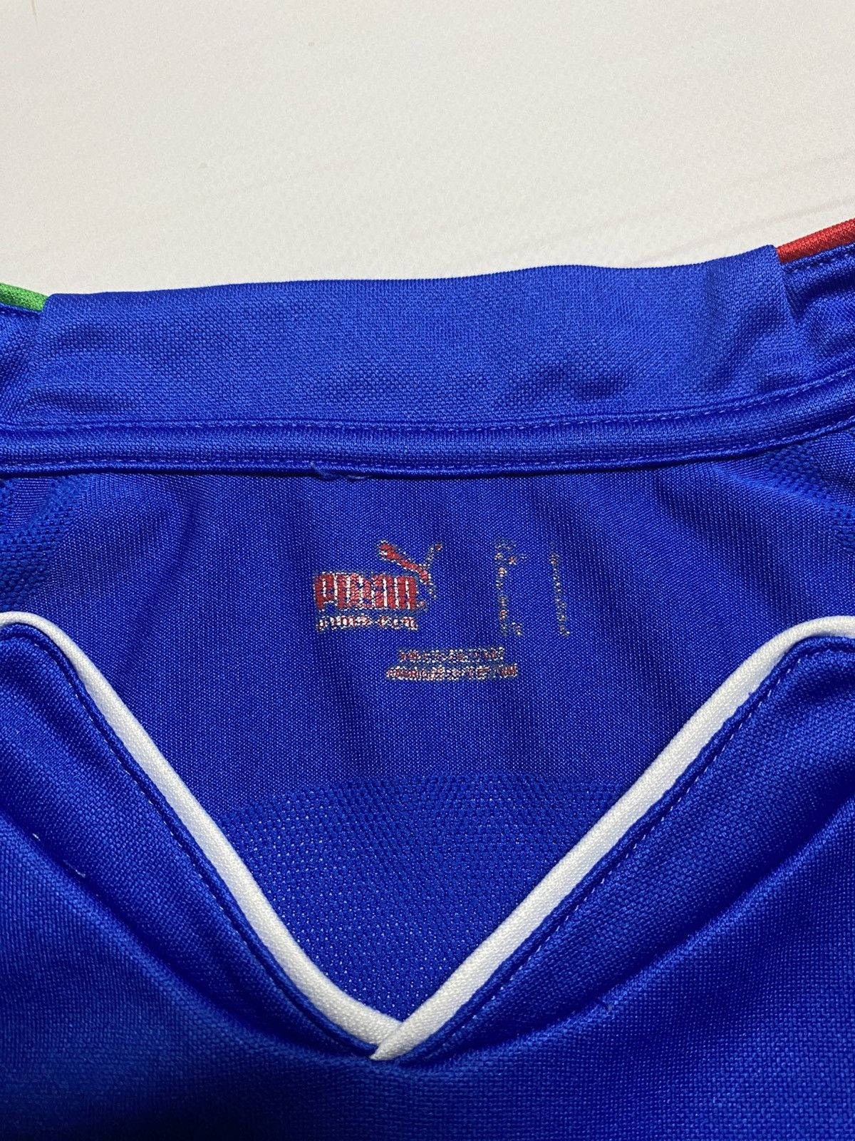 Puma × Vintage Vintage Italy 2010 home soccer football y2k t shirt Jersey Size US S / EU 44-46 / 1 - 3 Thumbnail