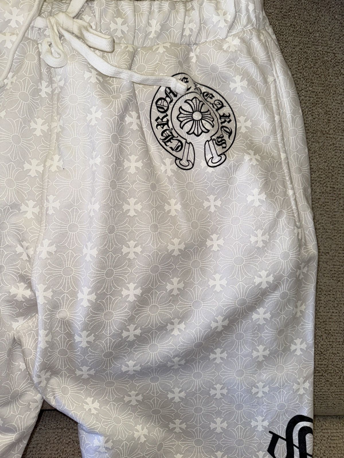 Chrome Hearts Chrome Hearts White Cross Sweat Pants XL Size US 34 / EU 50 - 1 Thumbnail