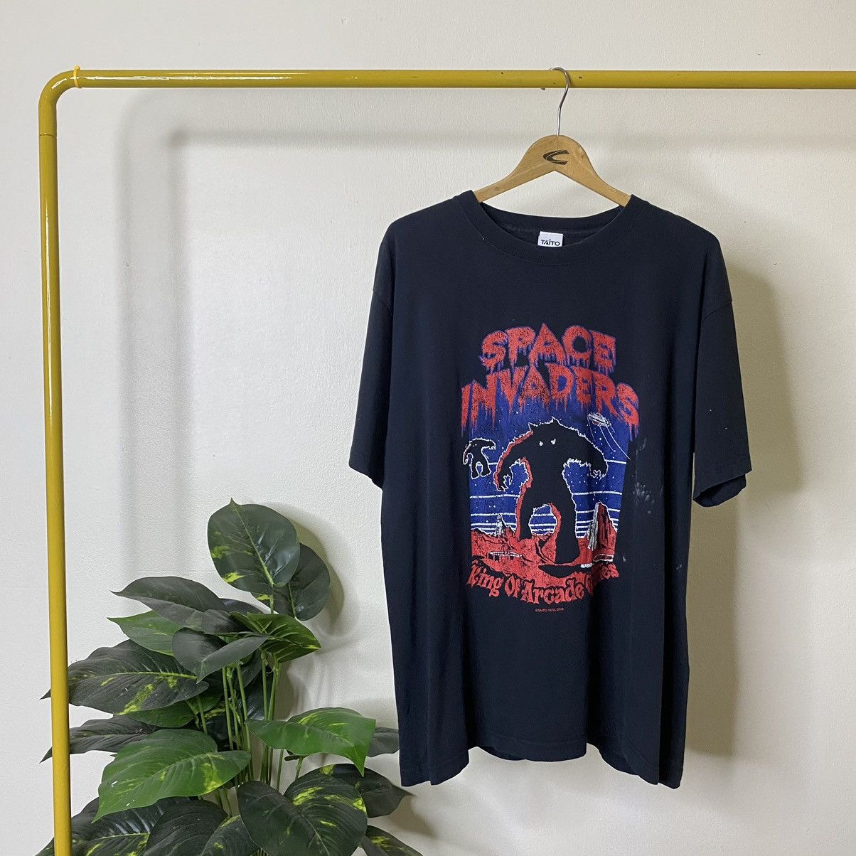Vintage Vintage Space Invaders King of Arcades Games Promo T Shirt Size US XL / EU 56 / 4 - 1 Thumbnail