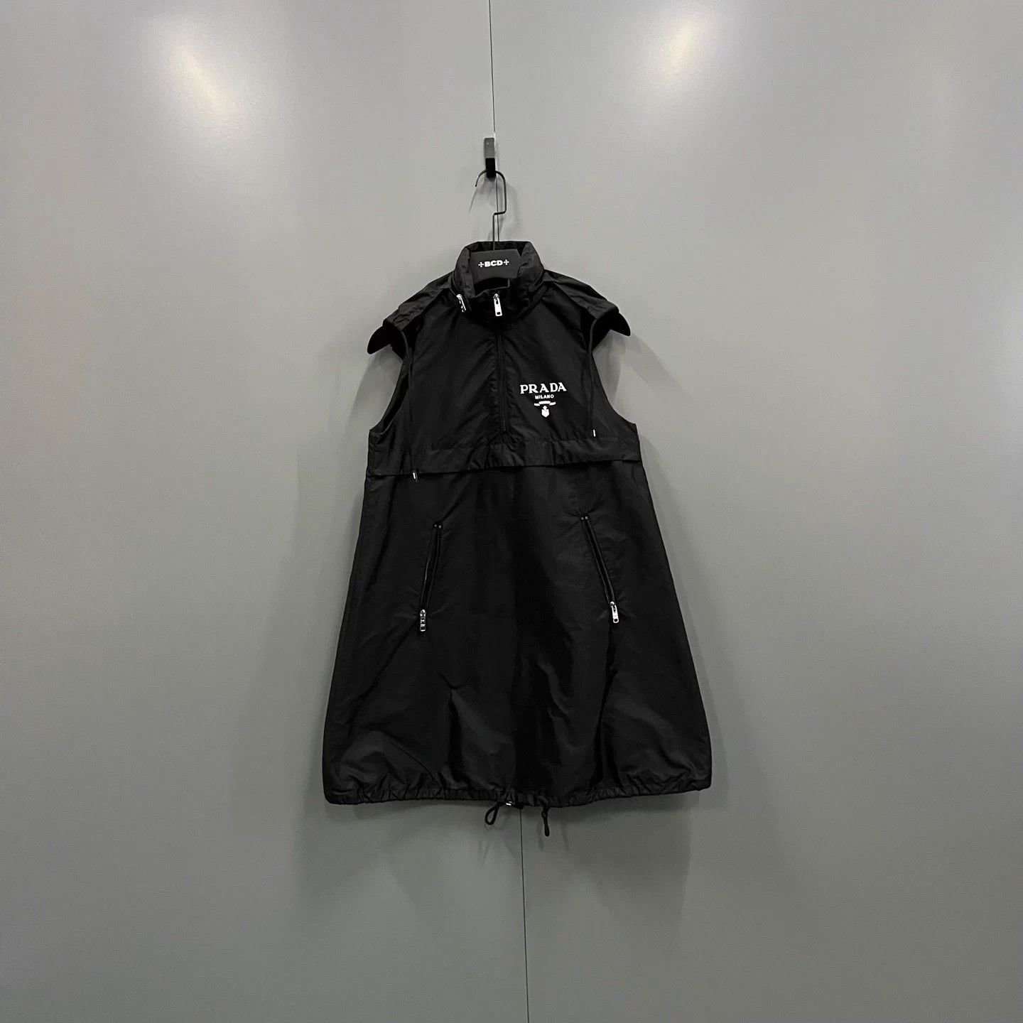 Prada PRADA black logo sleeveless dress 38 Size S / US 4 / IT 40 - 1 Thumbnail
