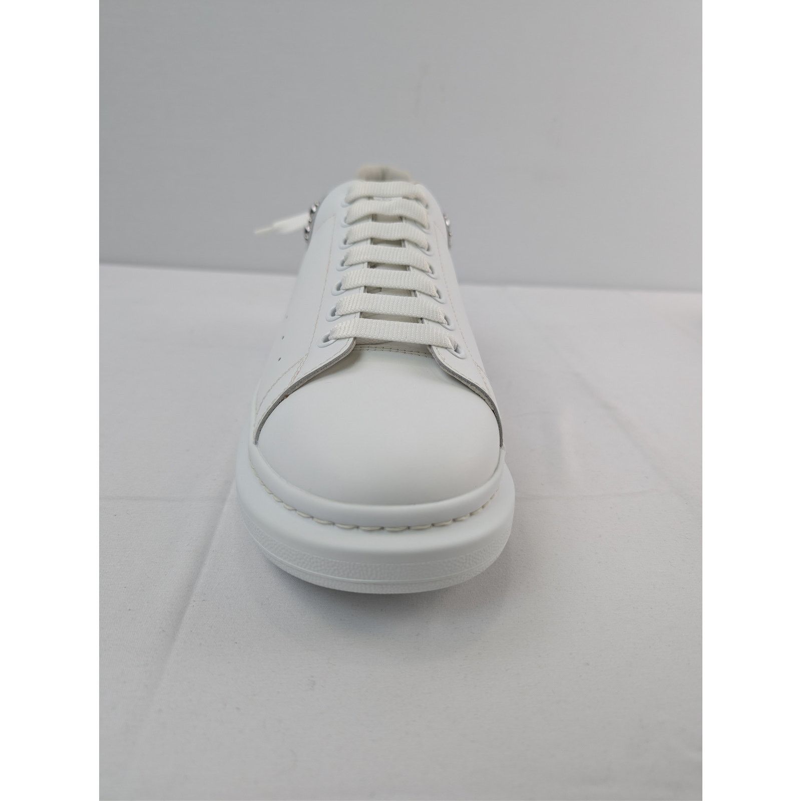 Alexander McQueen o1rshd1 Larry Sneakers in White/Silver Size US 11 / EU 44 - 13 Thumbnail