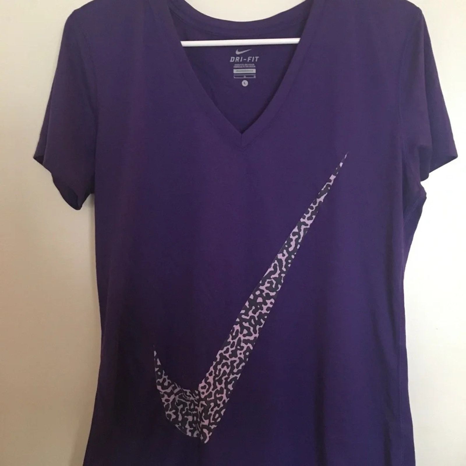Nike Nike Dri-fit purple shirt with Nike swoosh on the front sz L Size L / US 10 / IT 46 - 1 Thumbnail