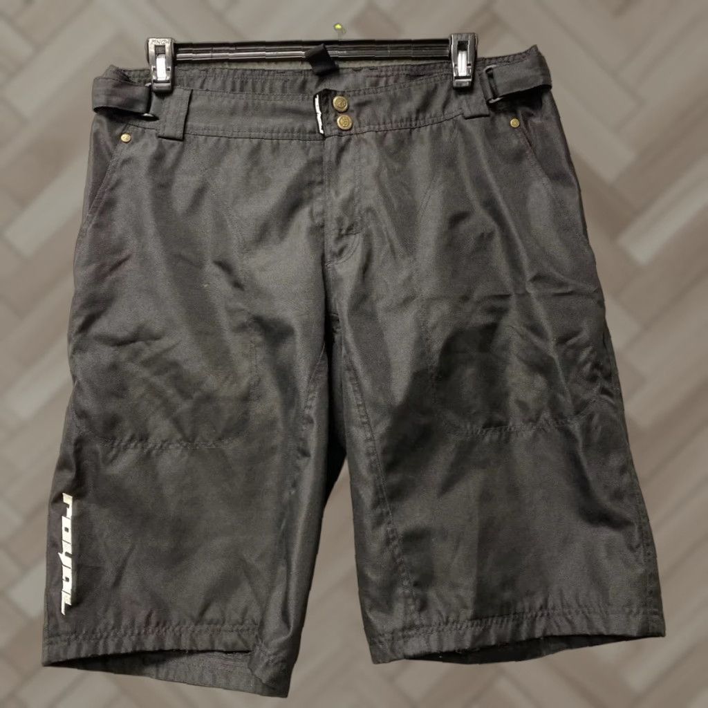 Vintage ROYAL Racing Shorts Hiking Shorts Women Black 35 Nylon 12in Inseam Pockets Logo 116-42 - Unisex Adult Size 35 Size 24" / US 00 / IT 34 - 1 Thumbnail