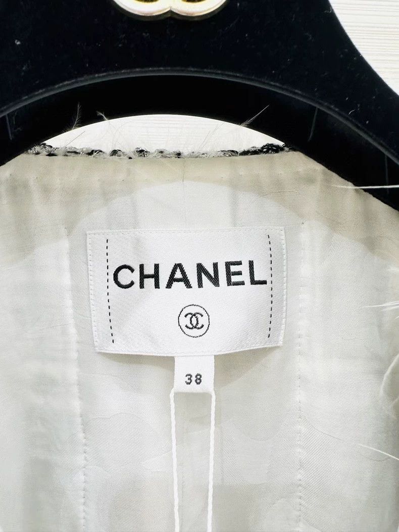 Chanel Chanel 25S feather black and white braided plaid tweed twe Size XS / US 0-2 / IT 36-38 - 2 Thumbnail