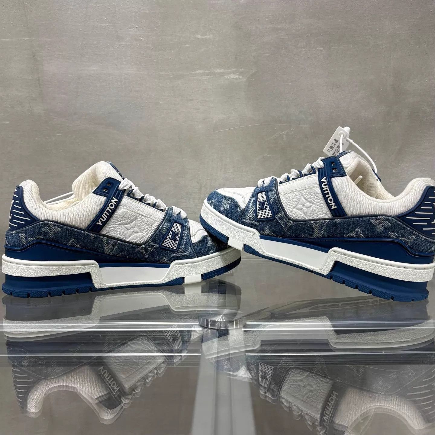 Louis Vuitton LV Trainer White Blue Denim UK2.5/36.5 Size US 6 / IT 36 - 5 Thumbnail