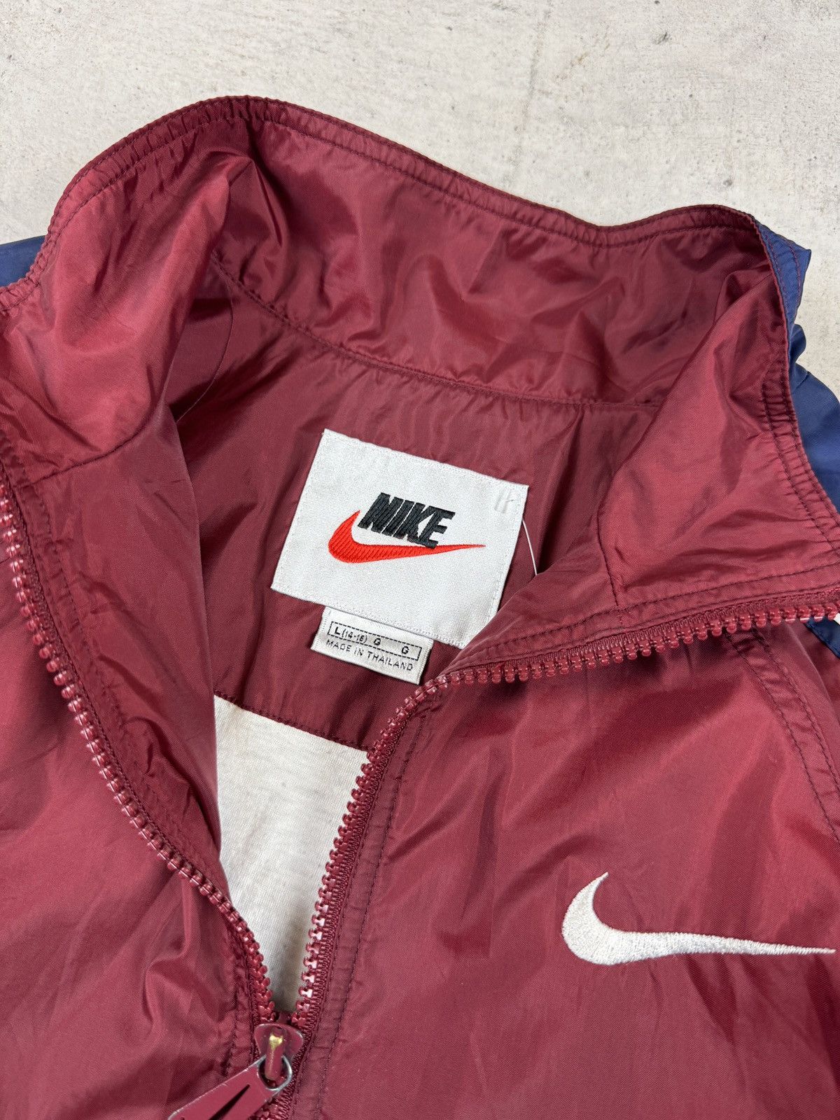 Nike × Vintage 1990’s Nike Back Spellout Red Windbreaker Size US L / EU 52-54 / 3 - 3 Thumbnail
