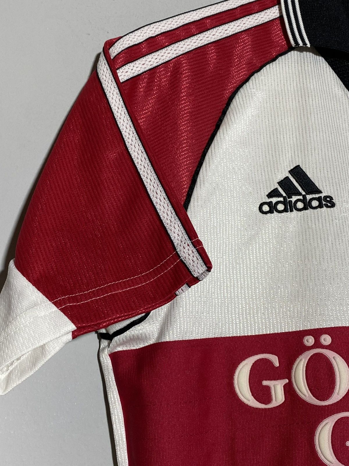 Adidas Adidas VfB Stuttgart 1998/98 Home Vintage Football Shirt Size US XS / EU 42 / 0 - 7 Thumbnail