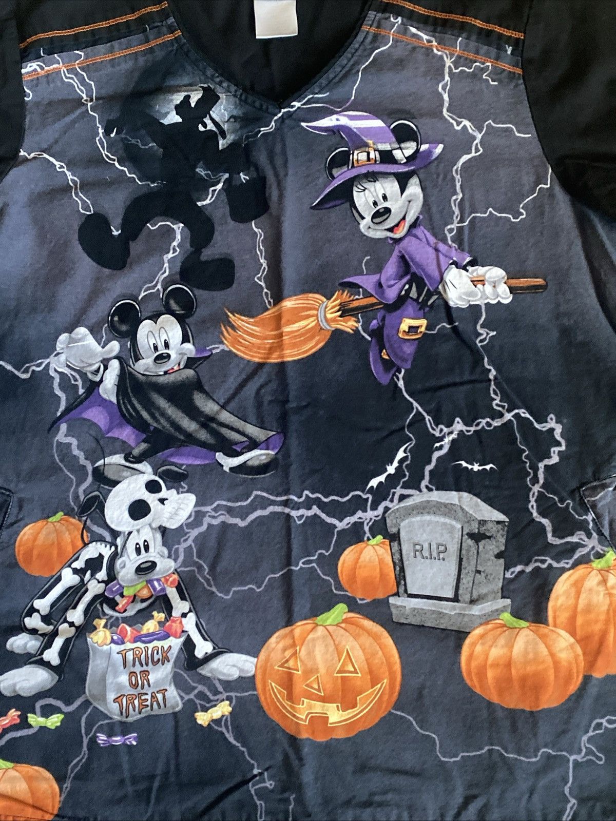 Disney Disney Mickey mouse & Friends Halloween Themed Scrub top Size XL / US 12-14 / IT 48-50 - 2 Thumbnail