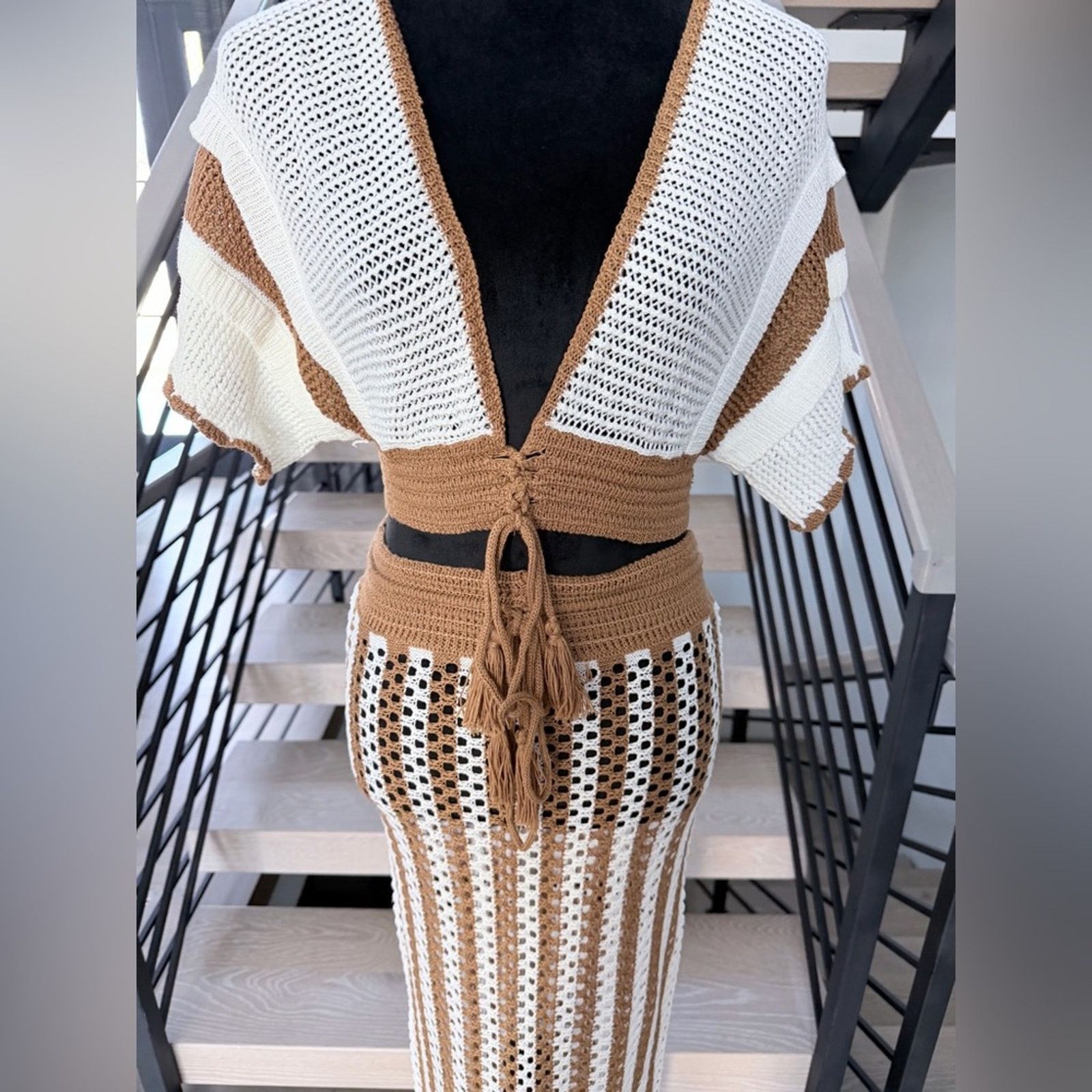 Other New Chic Crochet Maxi Skirt in Tan and White one size Size 27" / US 4 / IT 40 - 11 Thumbnail