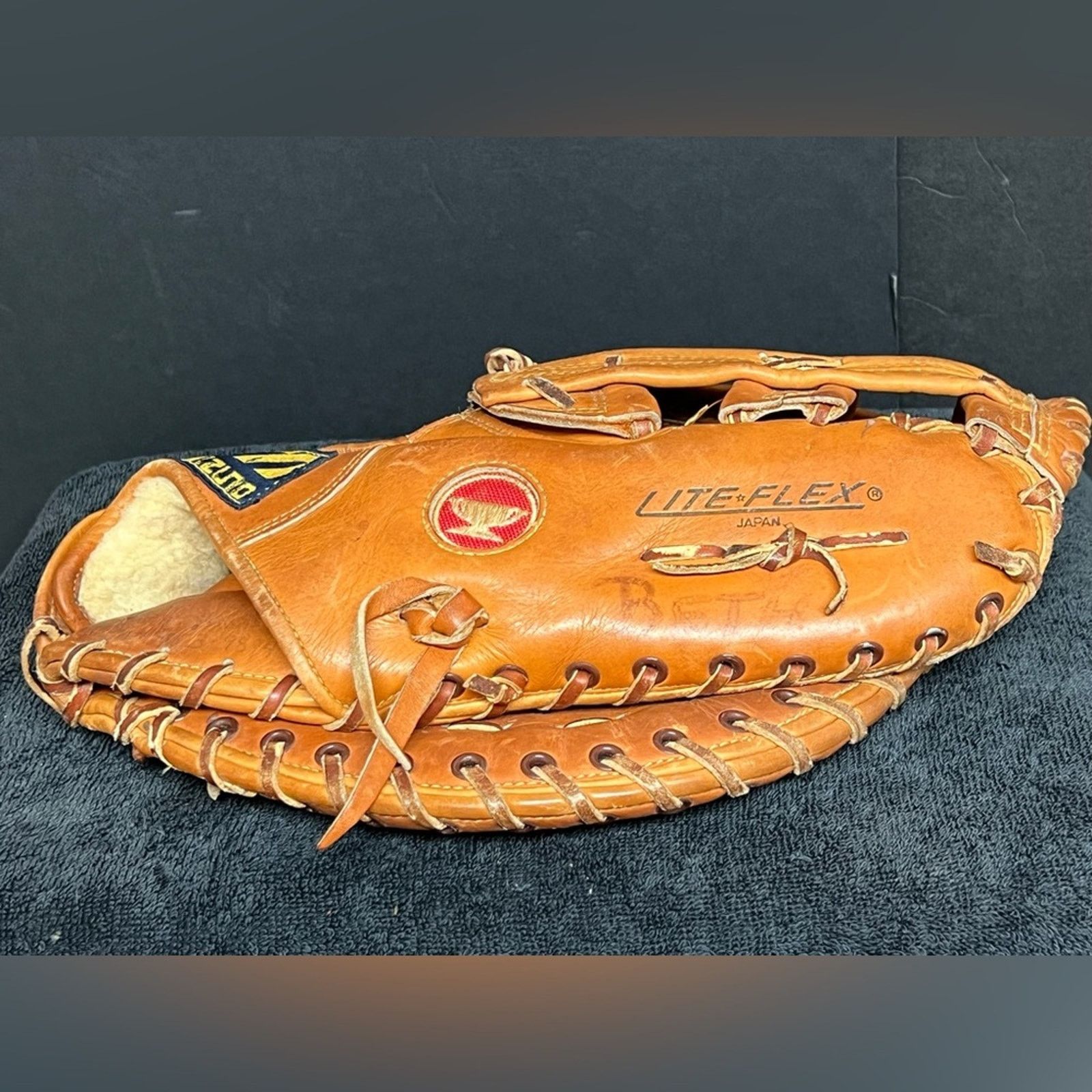 Mizuno VTG Mizuno FB-5 World Win First Base Glove Lite-Flex Japan R Size ONE SIZE - 1 Thumbnail