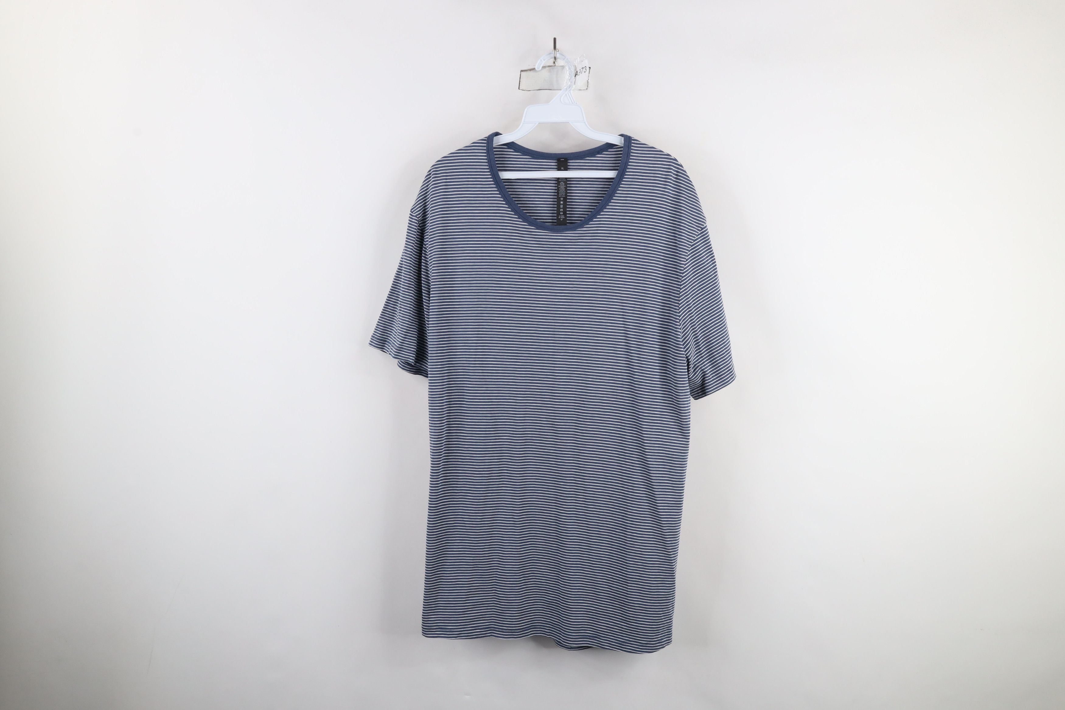 Lululemon × Vintage Lululemon 5 Year Basic Short Sleeve T-Shirt Blue White Size US XL / EU 56 / 4 - 1 Thumbnail
