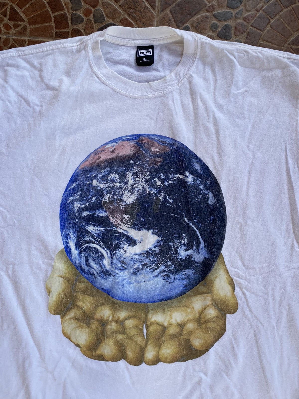 Obey × Vintage Obey Our Planet Is In Your Hands T-Shirt Size US XXL / EU 58 / 5 - 2 Thumbnail