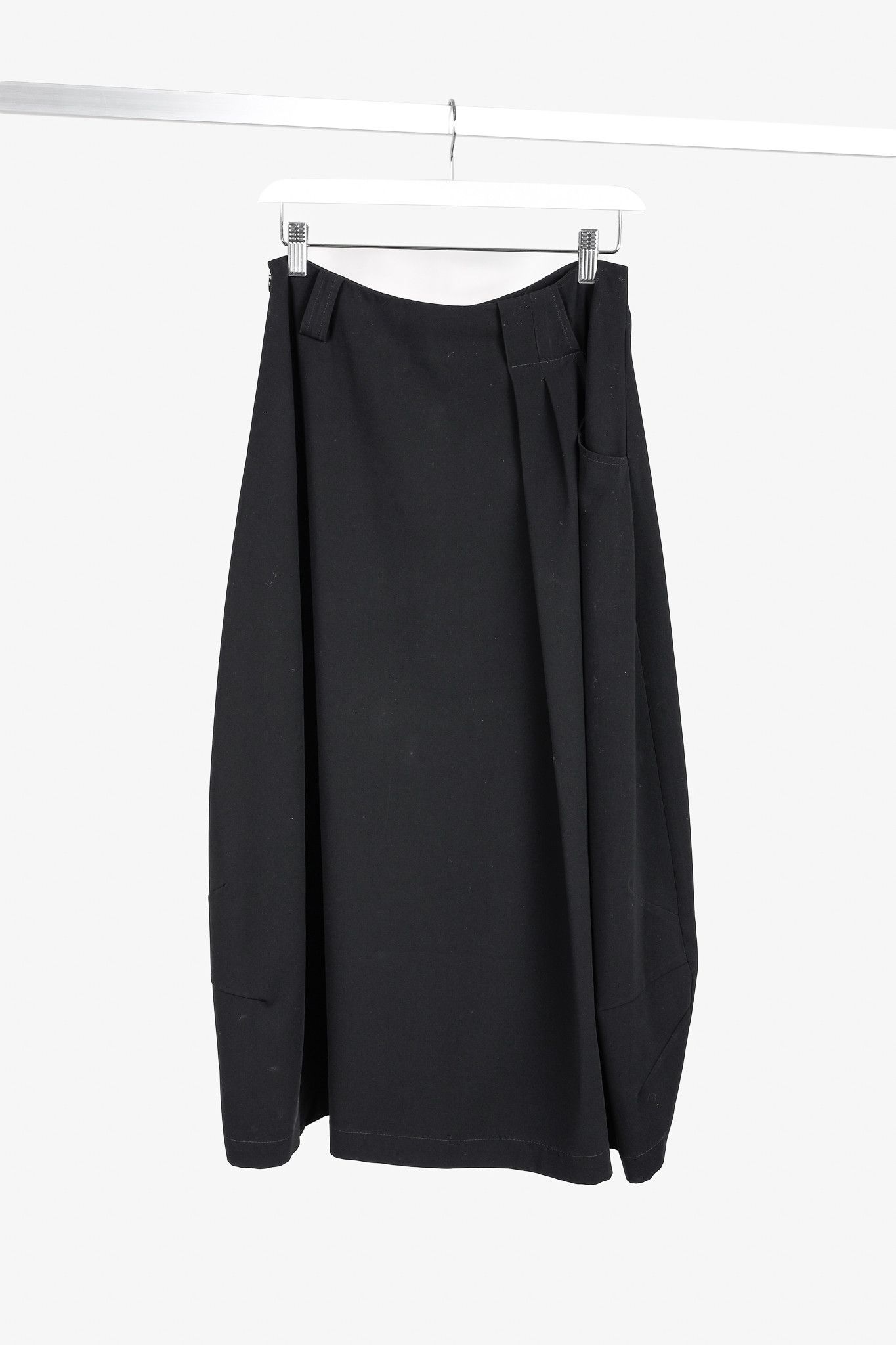 Sarah Pacini Sarah Pacini Black Pleated-Waist Midi Lantern Skirt Size 28" / US 6 / IT 42 - 1 Thumbnail