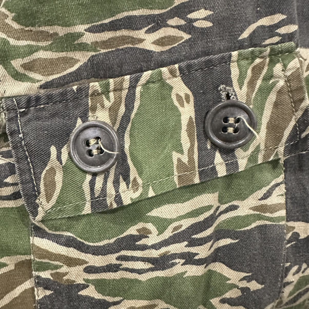 Vintage Vintage Original Vietnam Tiger Stripe VERY RARE Size L Size US M / EU 48-50 / 2 - 3 Thumbnail