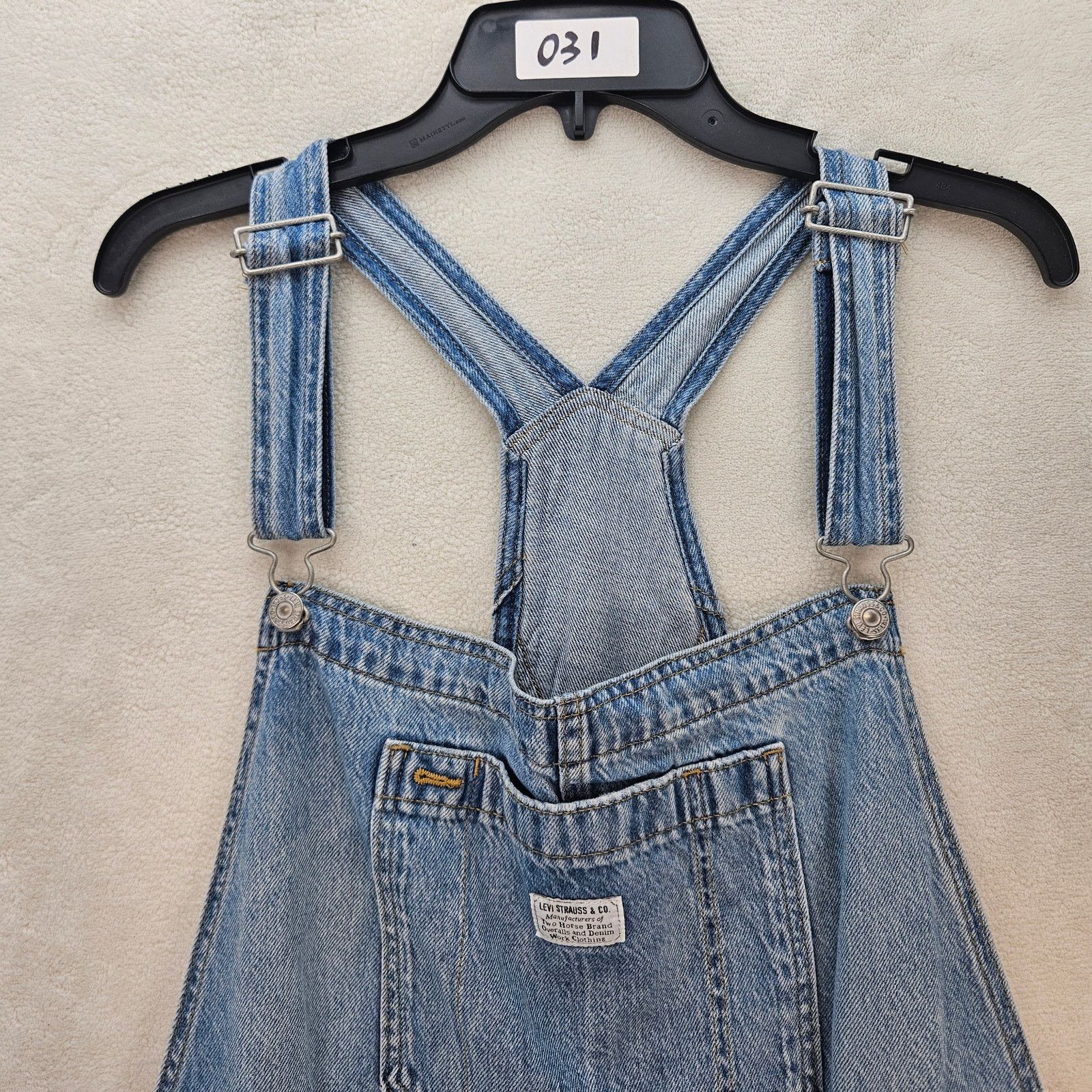 Levi's LEVI'S WOMEN'S XL PREMIUM LIGHT WASH UTILITY SHORTALLS NWT Size 39" - 2 Thumbnail