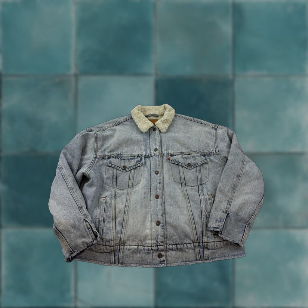 Levi's Levi's Jacket Bomber Denim Trucker Western Womens Medium Blue Sherpa Lined Pockets Collared Insulated Short Winter Size M / US 6-8 / IT 42-44 - 1 Thumbnail