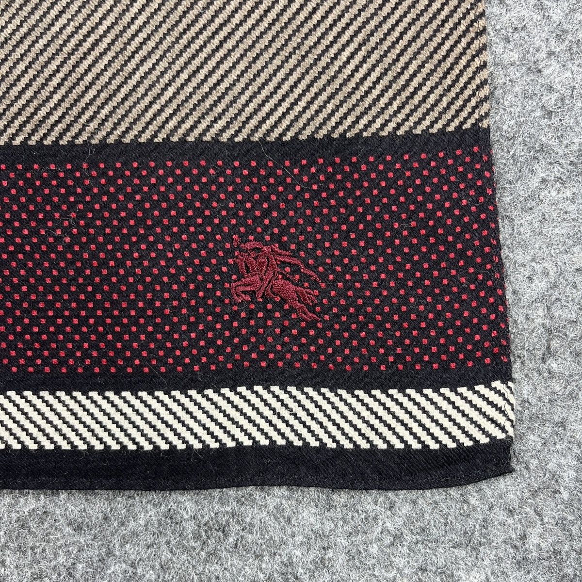 Burberry Burberry Handkerchief / Bandana / Neckerchief B1754 Size ONE SIZE - 2 Thumbnail