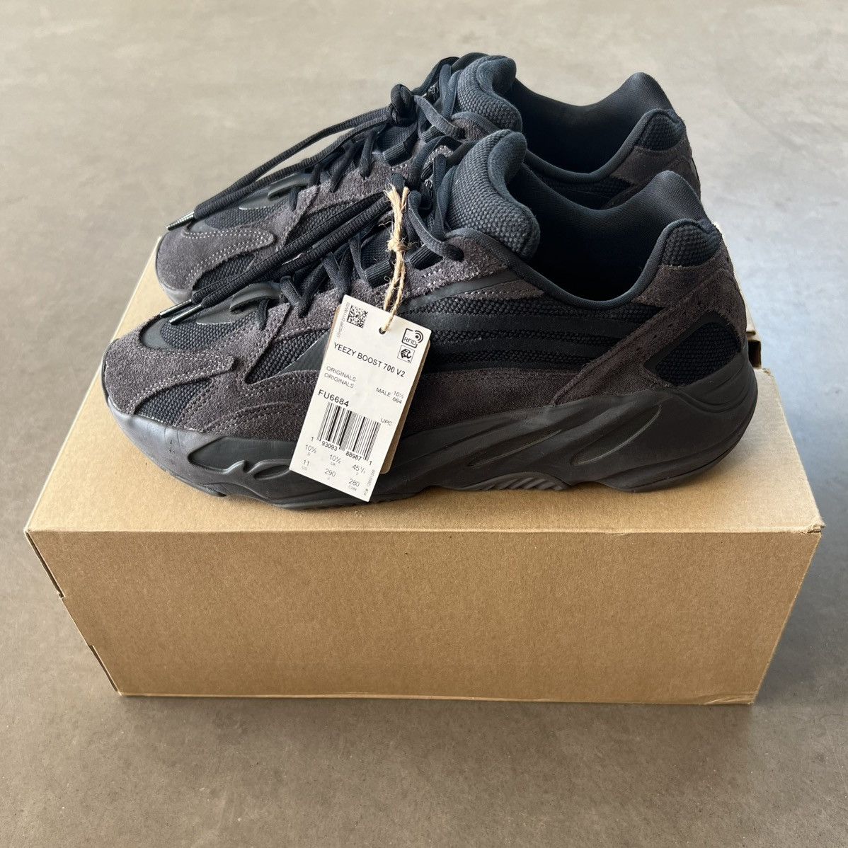 🖤 YEEZY VANTA 700v2 BLACK - EXCELLENT CONDITION W/ BOX & TAG