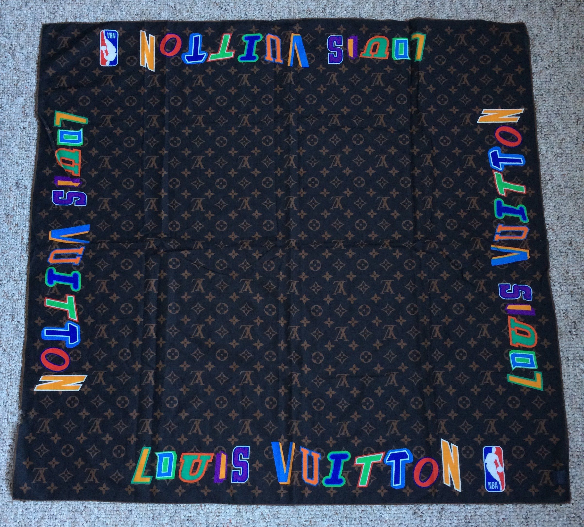 Louis Vuitton × NBA F/W 2021 Louis Vuitton x NBA Monogram Scarf Size ONE SIZE - 1 Thumbnail
