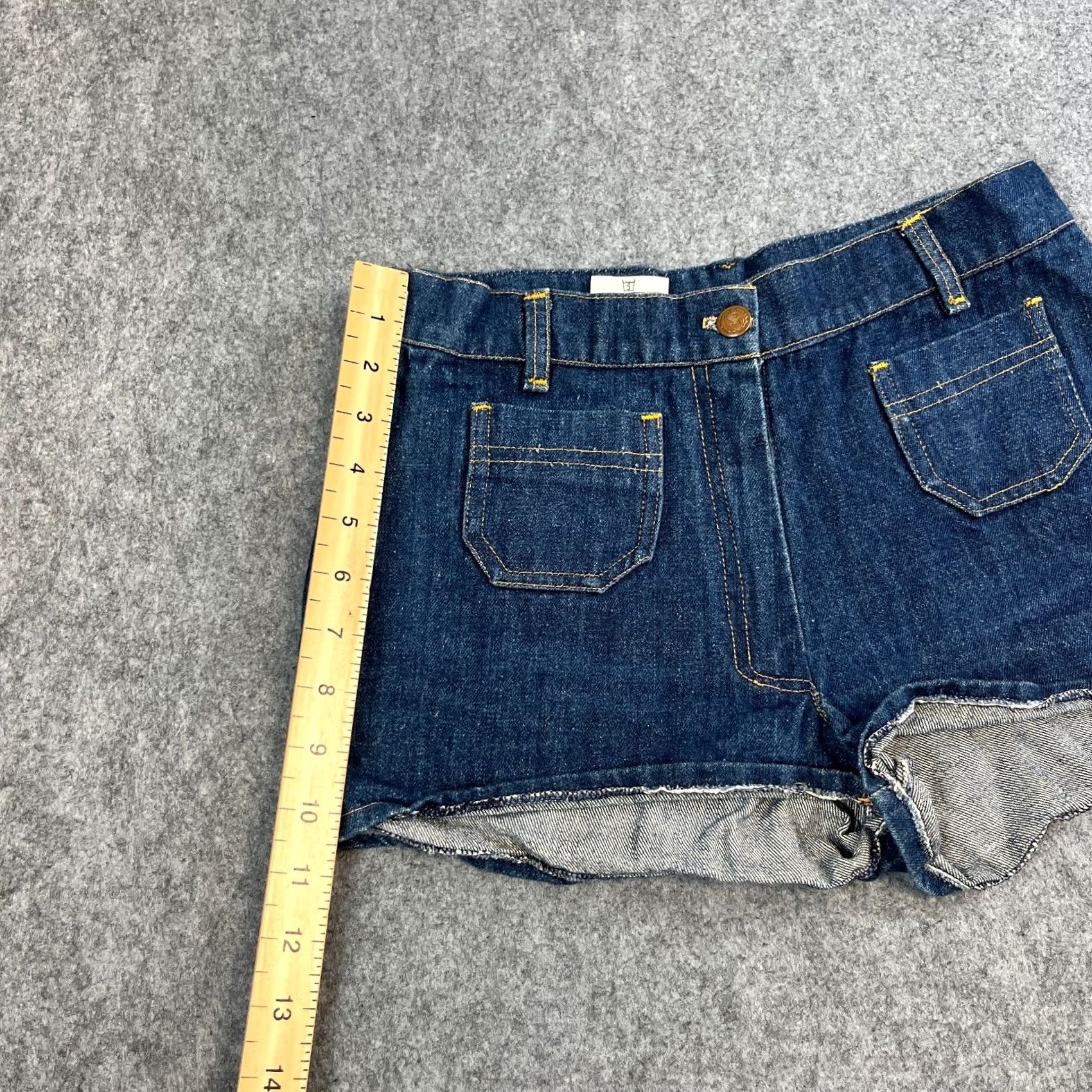 Vintage VINTAGE St Bernard Denim Shorts Womens 26 Blue 5-Pocket Cut-Off Jeans Ireland Made W26 UK 6 Size 28" / US 6 / IT 42 - 3 Thumbnail