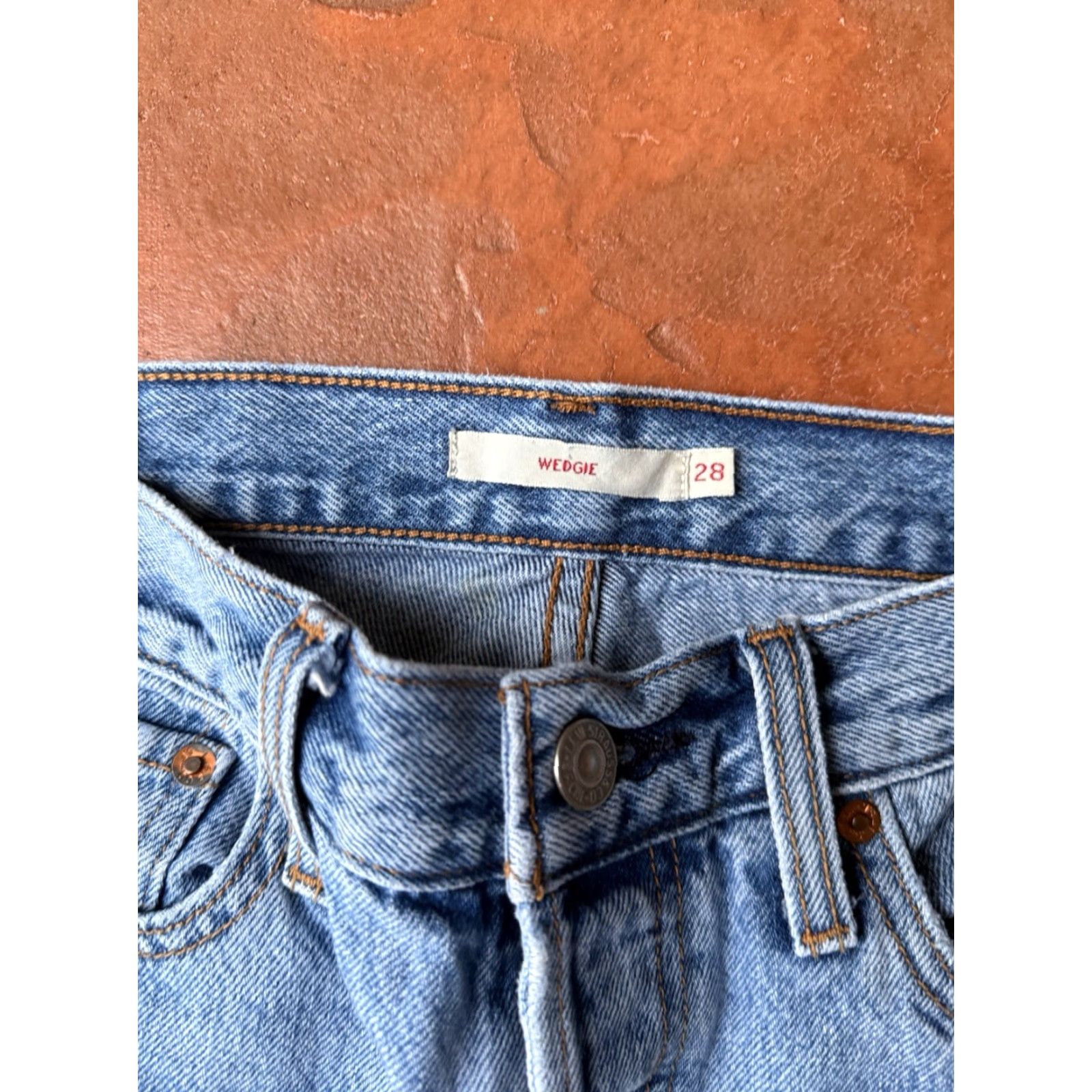 Levi's VINTAGE Levi's Wedgie Jeans Straight Premium Big E Button Fly Light Wash Women’s 28 Size 28" / US 6 / IT 42 - 2 Thumbnail