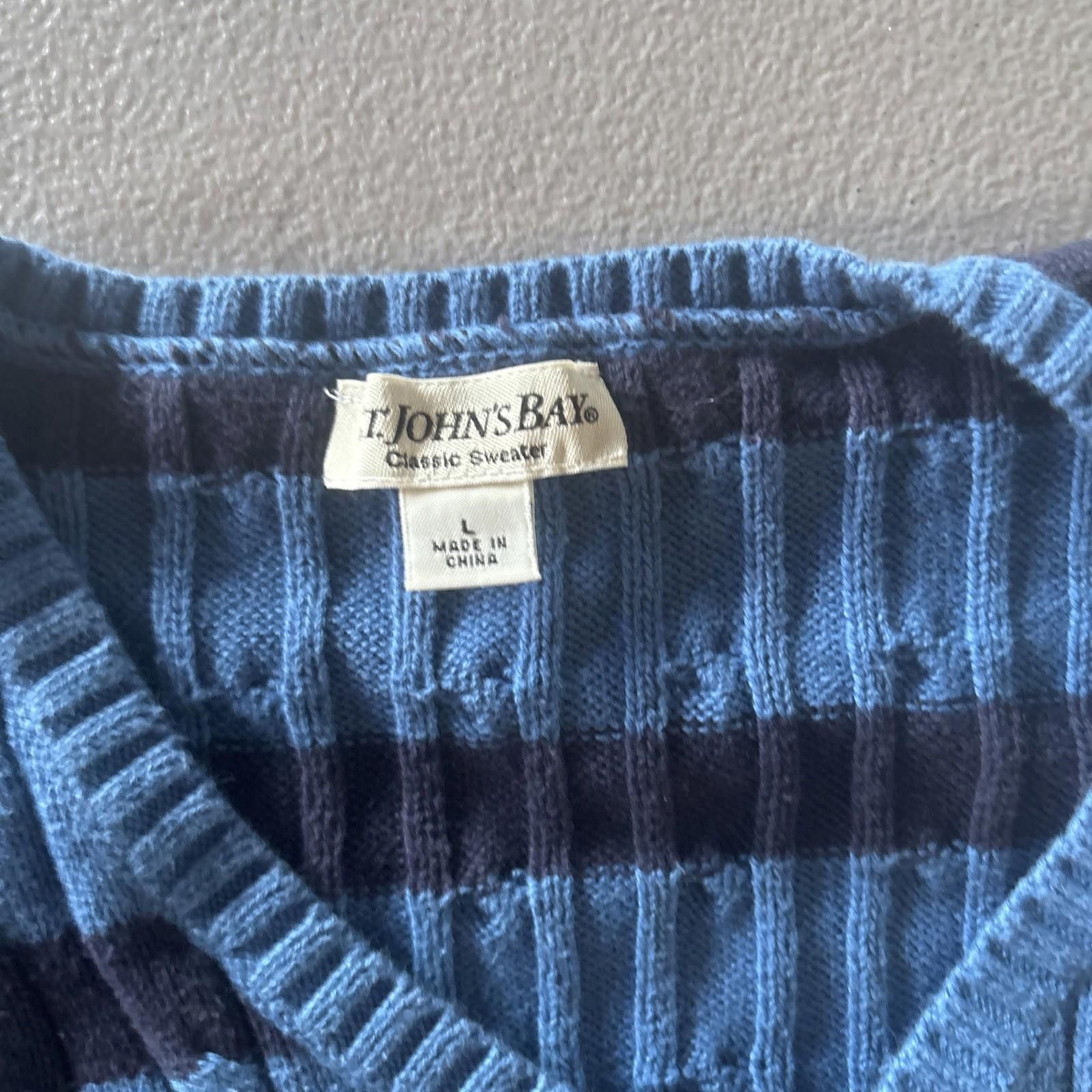 St. Johns Bay St. John’s Bay Petite Large Blue Striped V-Neck Sweater Size L / US 10 / IT 46 - 2 Thumbnail
