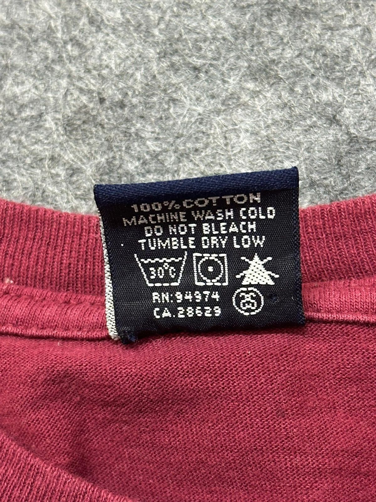 Stussy vintage 90s Stussy Old English t-shirt in burgundy. Size US L / EU 52-54 / 3 - 9 Thumbnail