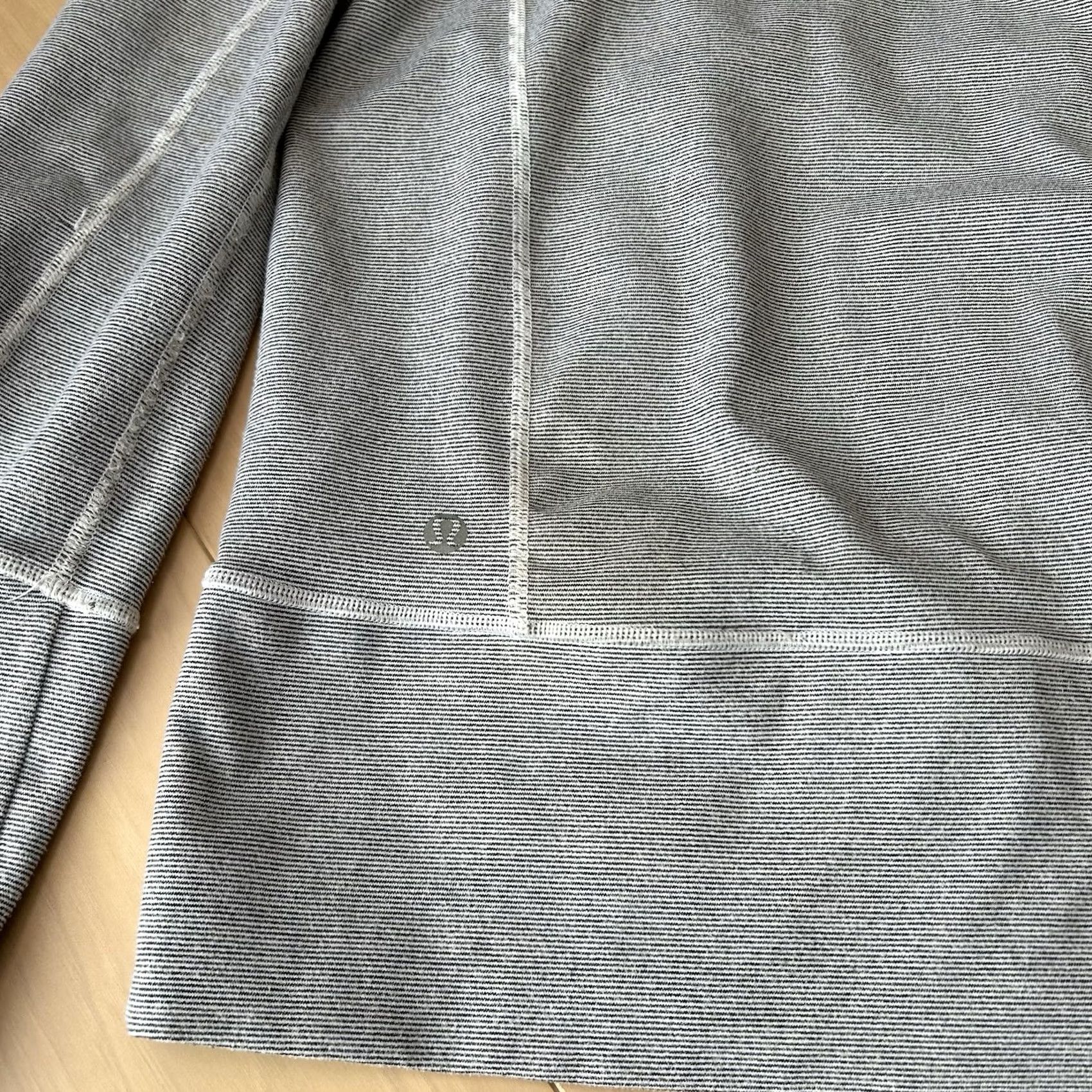 Lululemon VINTAGE Lululemon In Stride Jacket Full Zip Long Sleeve Women’s 10 White / Dark Gray Athletic Jacket Womens 10 Regular Size L / US 10 / IT 46 - 4 Thumbnail