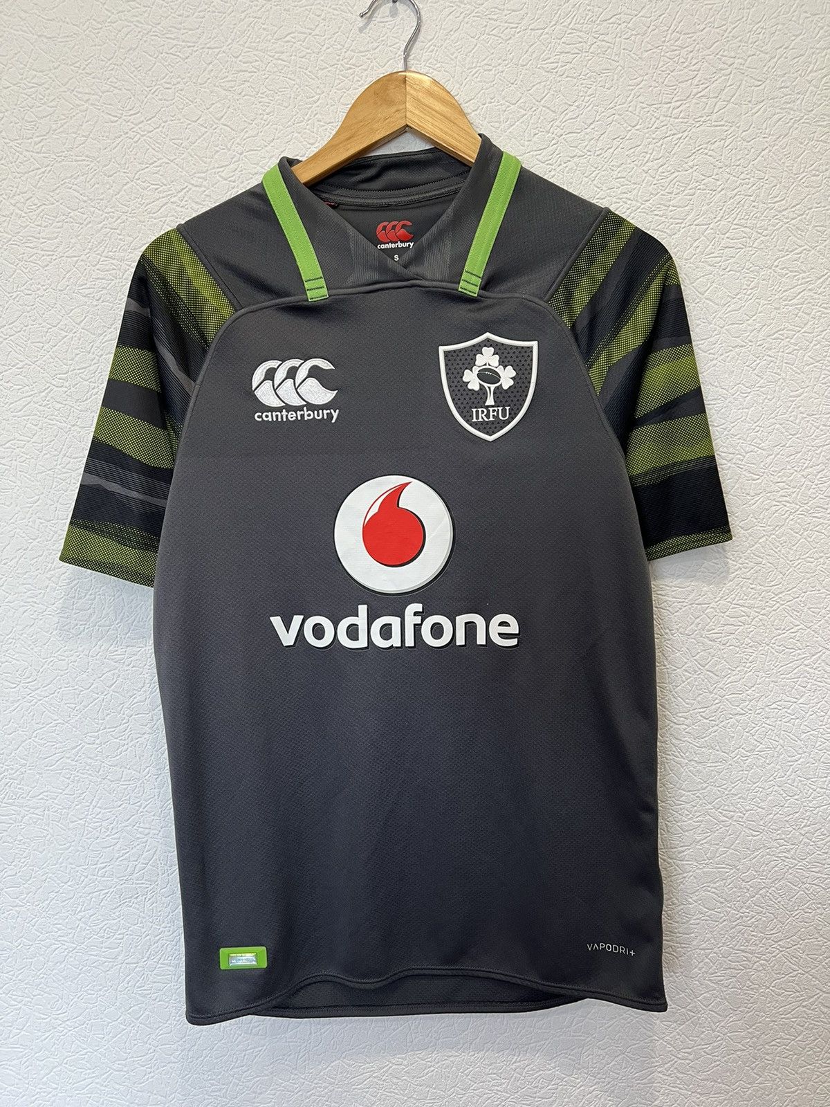 Canterbury of New Zealand Canterbury Ireland Rugby Shirt Jersey Vodafone Size US S / EU 44-46 / 1 - 1 Thumbnail