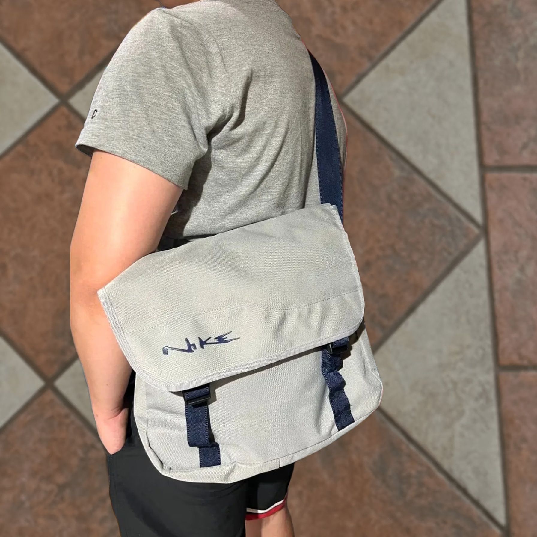 Nike × Streetwear × Vintage Vintage 90's Nike Y2K Crossbody Sling