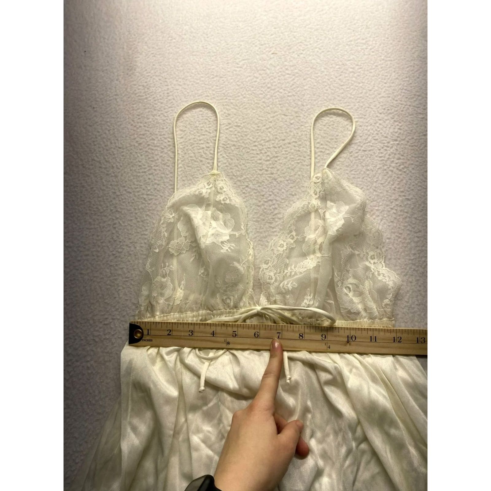 Vintage VINTAGE Miss Elaine Ivory Lace & Satin Nightgown Slip Dress Lace bust and hem accents Womens L Ivory Size L / US 10 / IT 46 - 8 Thumbnail