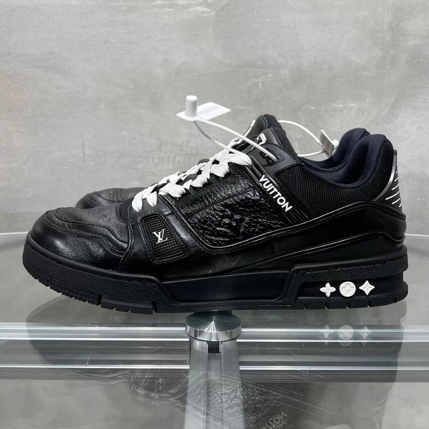 Louis Vuitton Louis Vuitton LV Trainer Black Warrior UK7 (41) Size US 8 / EU 41 - 3 Thumbnail