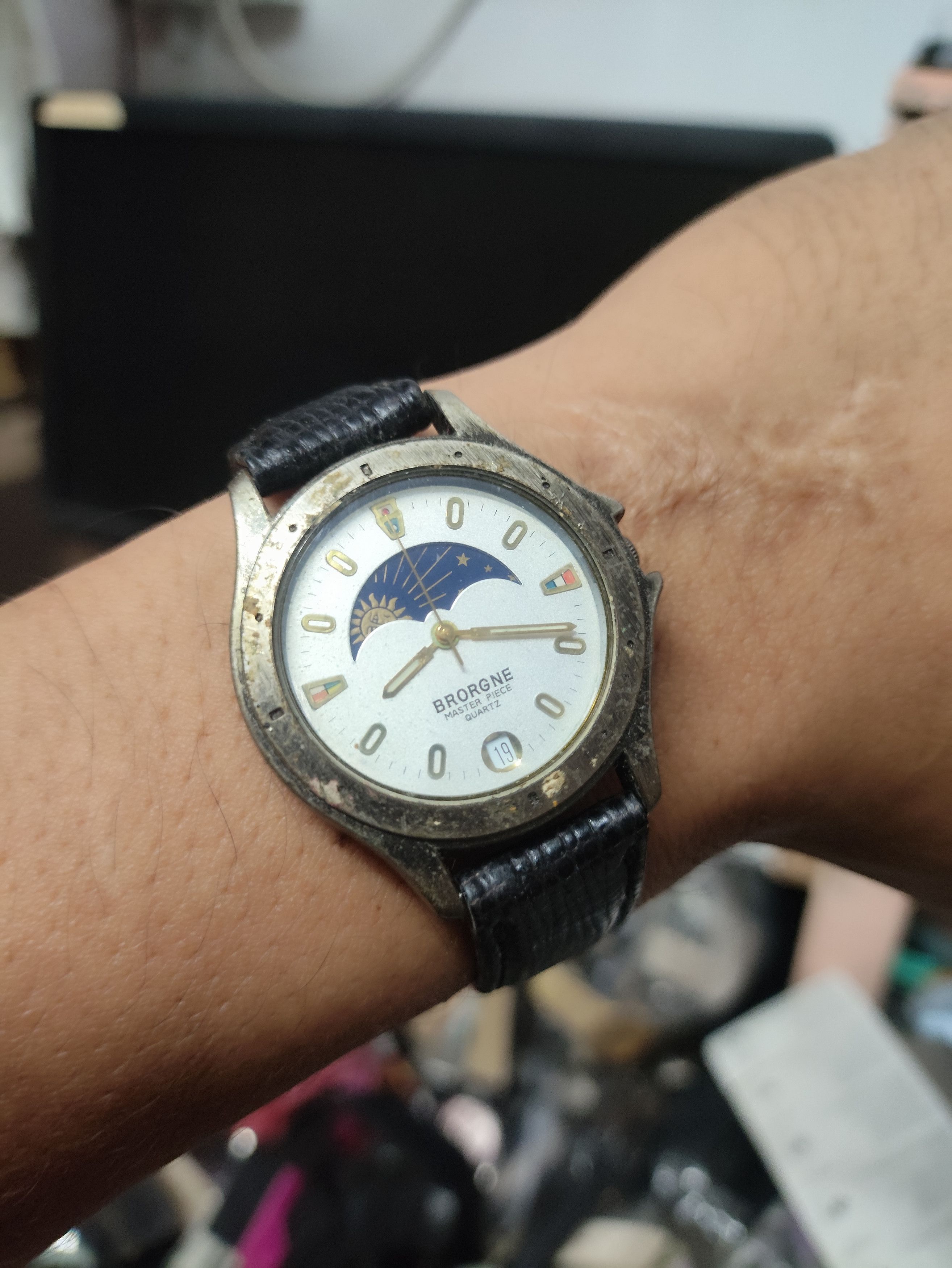 Vintage Vintage Collection MOON PHASE Watch (Need Service) Size ONE SIZE - 2 Thumbnail