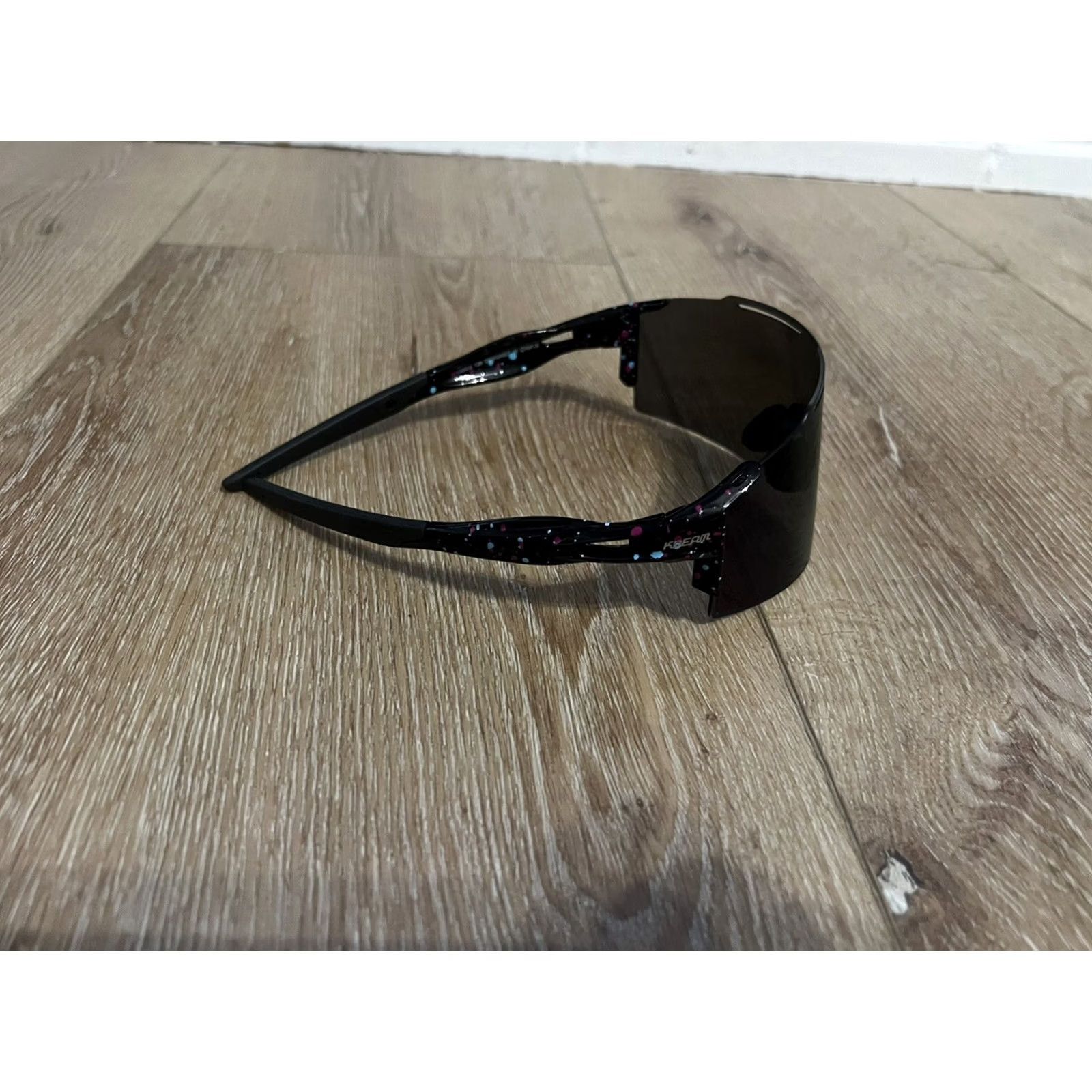 Vintage KDEAM KD0803 Polarized Shield Sunglasses Rimless Wrap Black Men Sunglasses UV400 Gray Lens TR90 Nylon Sports Shield Sunglasses KD0803 Mens Size ONE SIZE - 4 Thumbnail