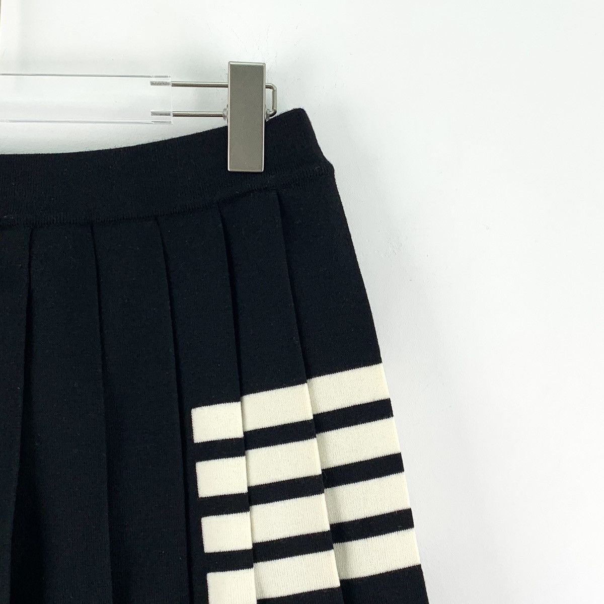 Thom Browne Thom Browne Four-bar Wool Casual Pleated Skirt K26WX Size 30" / US 8 / IT 44 - 3 Thumbnail