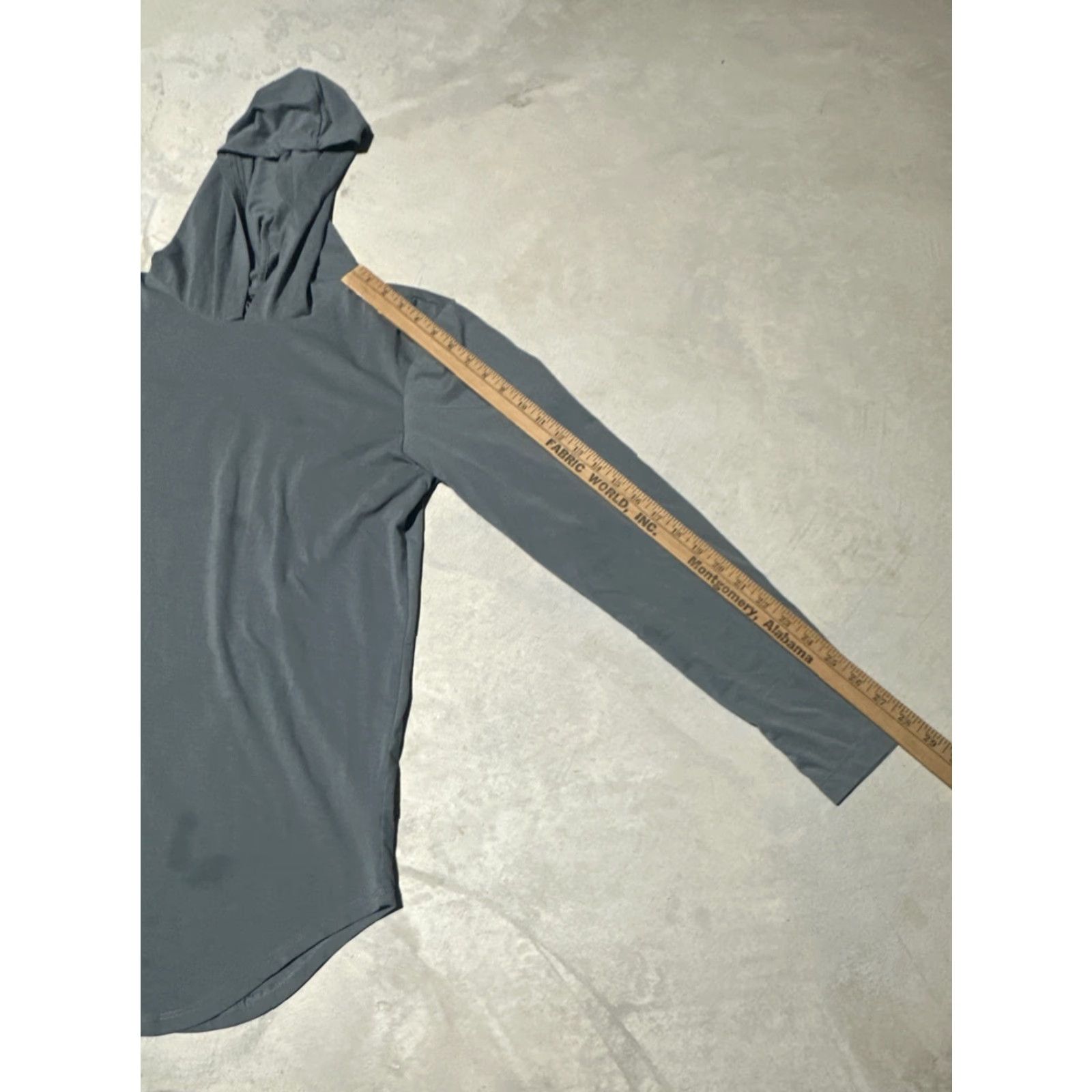 Cuts Cuts Hoodie Shirt Mens M Gray Elongated Curved Hem Lightweight All Seasons Hooded Stain Marks Size US M / EU 48-50 / 2 - 7 Thumbnail