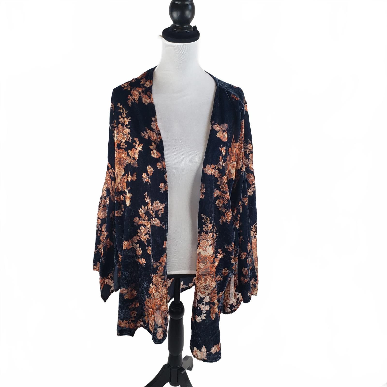 Designer Peach Love Floral Velvet Kimono - Size M Size M / US 6-8 / IT 42-44 - 1 Thumbnail